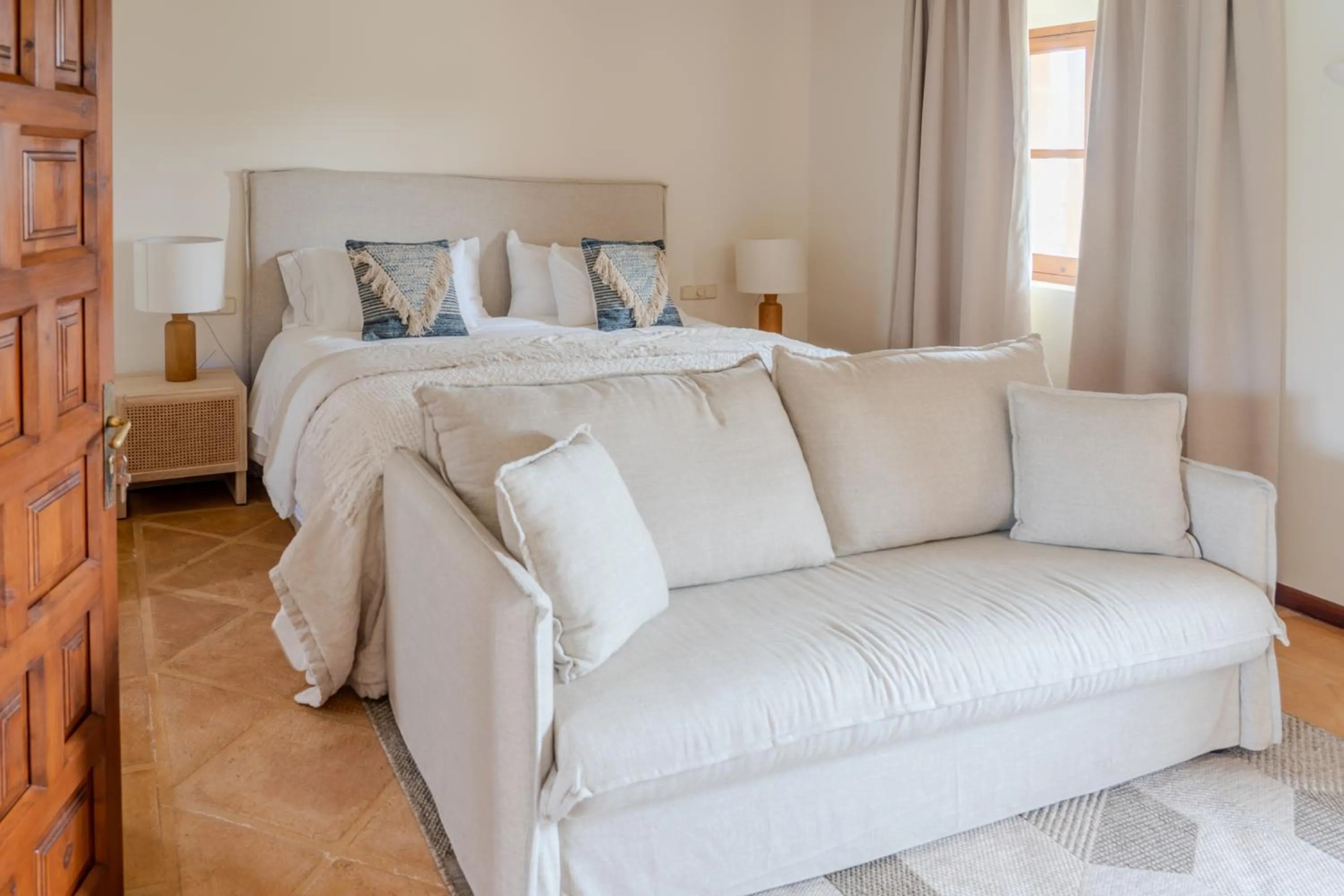 Bed in Reserva Rotana Golf Resort