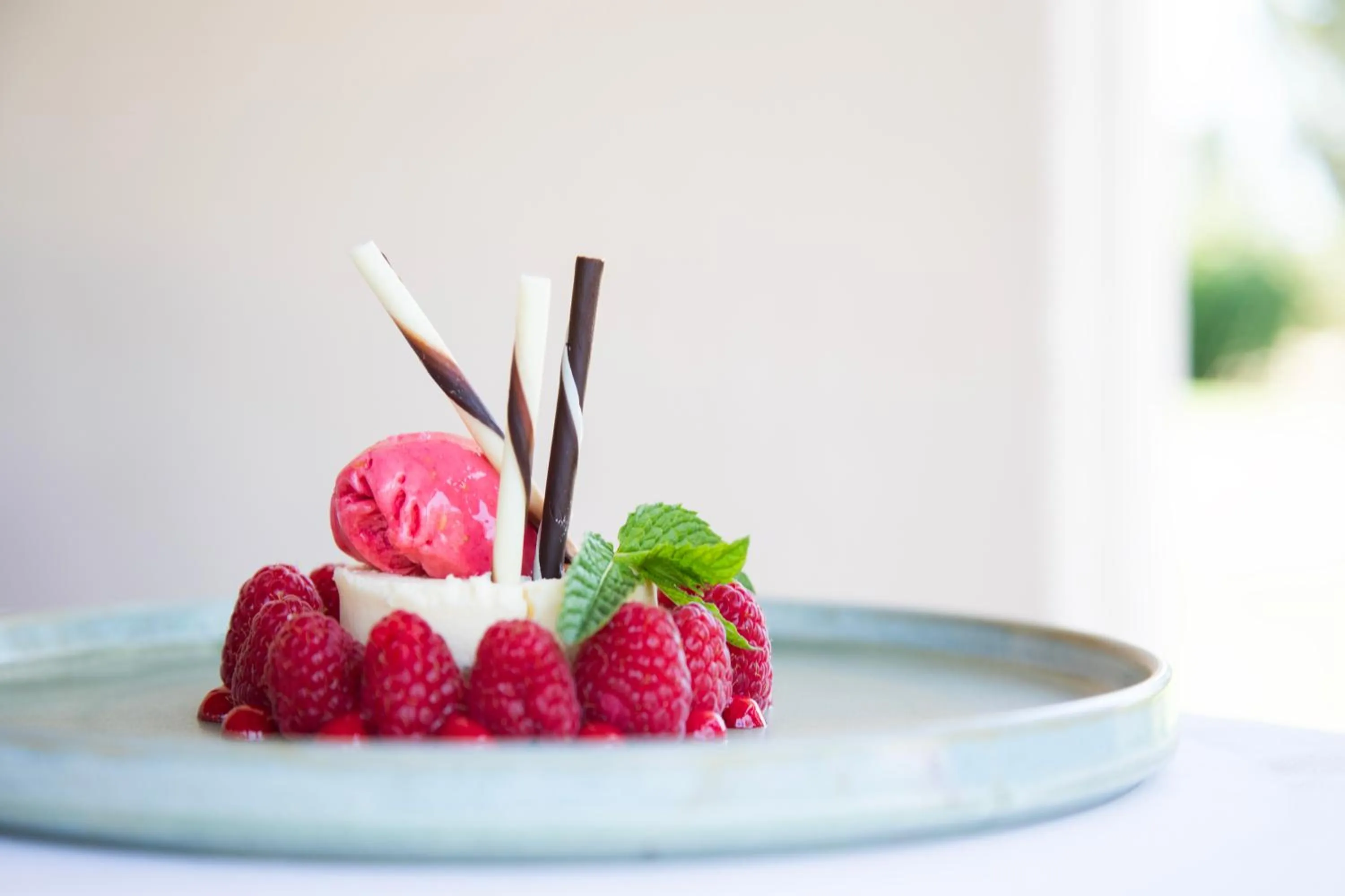 Food and drinks in Reserva Rotana Golf Resort