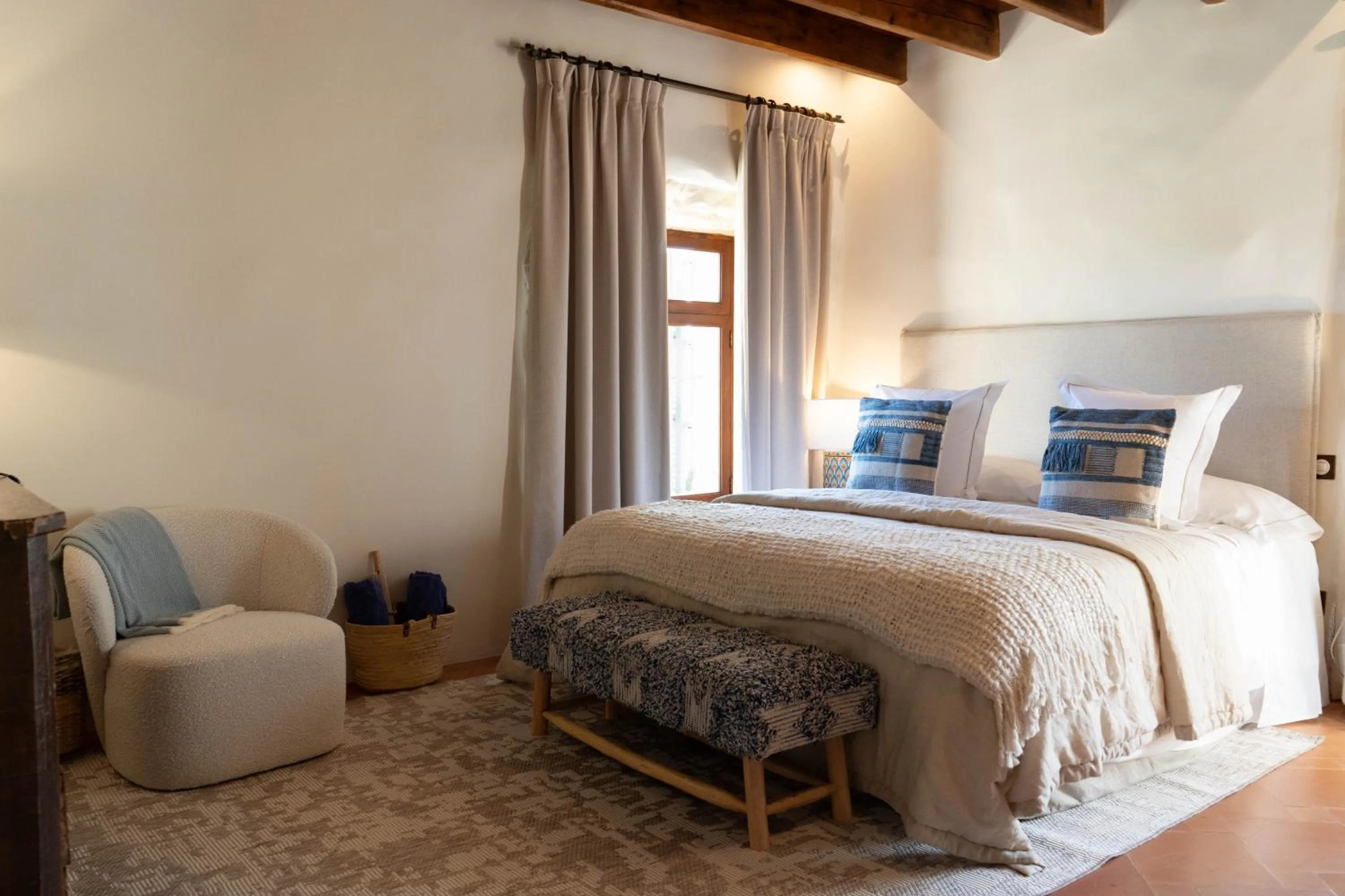 Photo of the whole room, Bed in Reserva Rotana Golf Resort