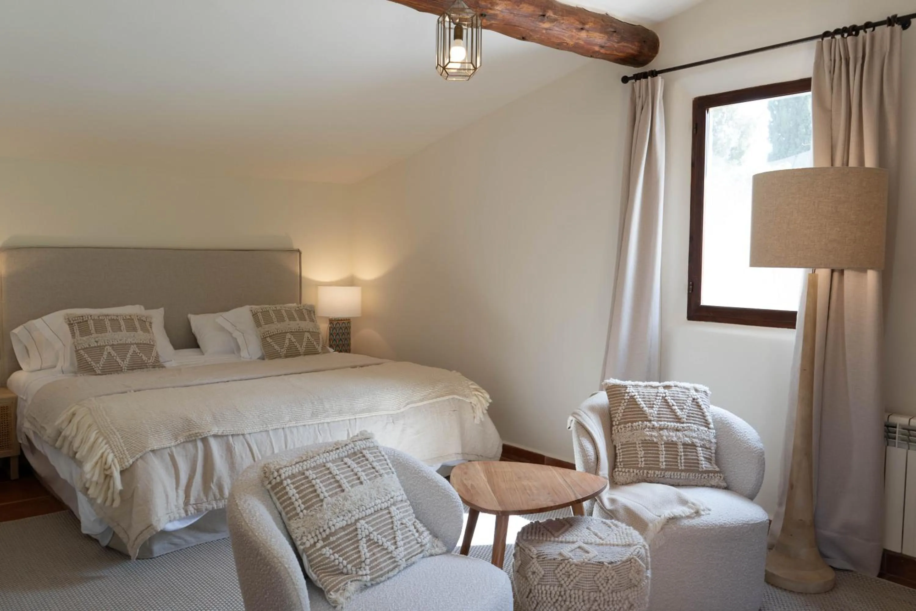 Bed in Reserva Rotana Golf Resort