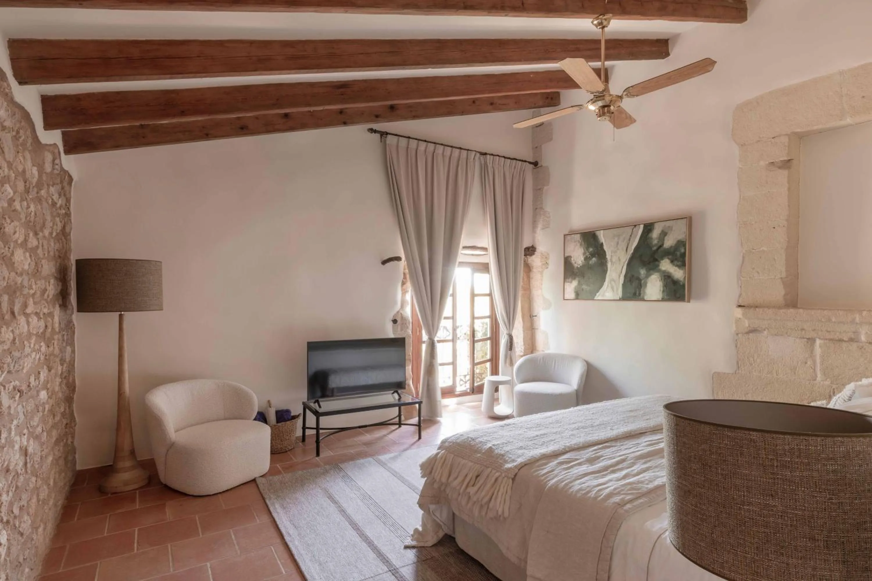 Bed in Reserva Rotana Golf Resort