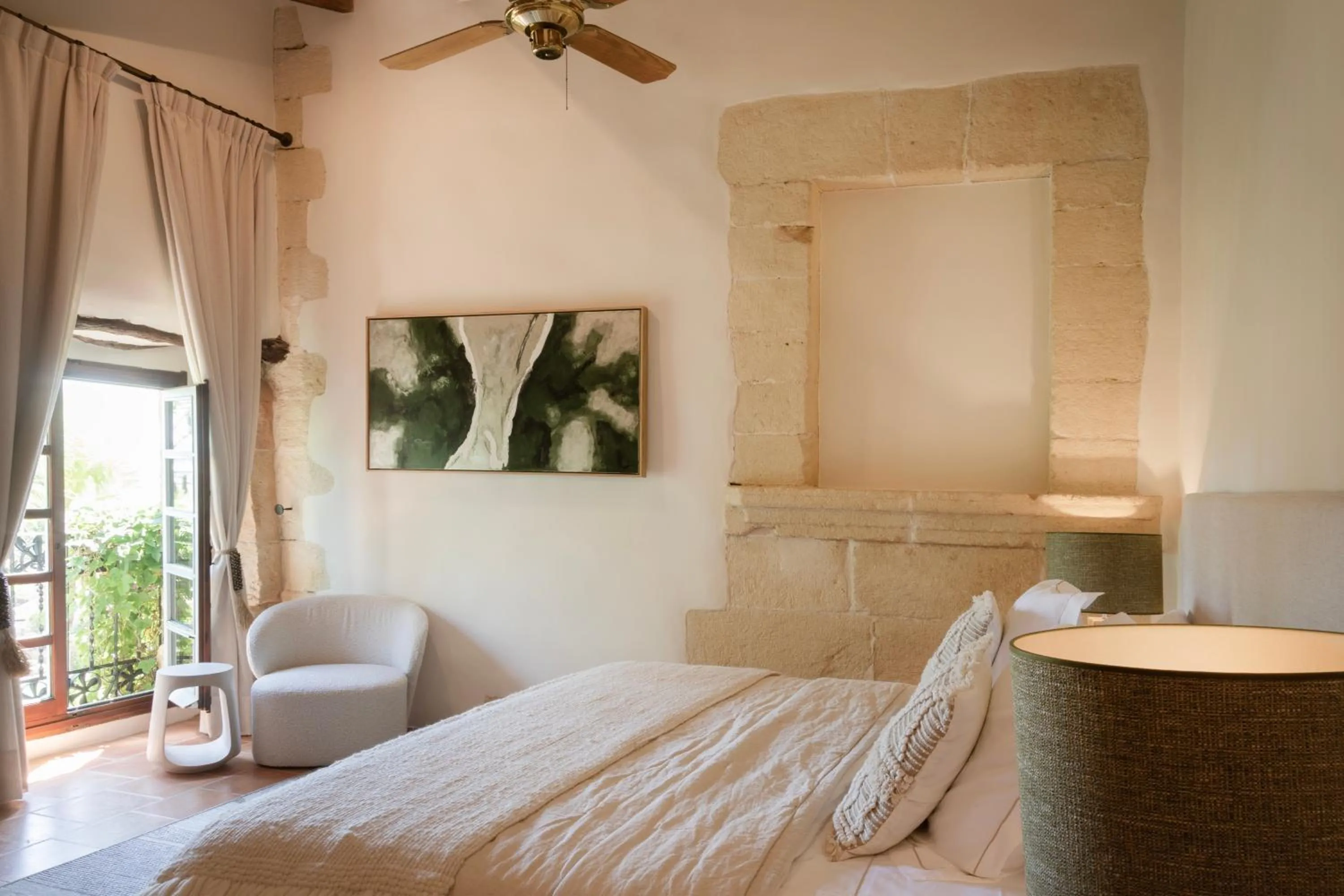 Bed in Reserva Rotana Golf Resort