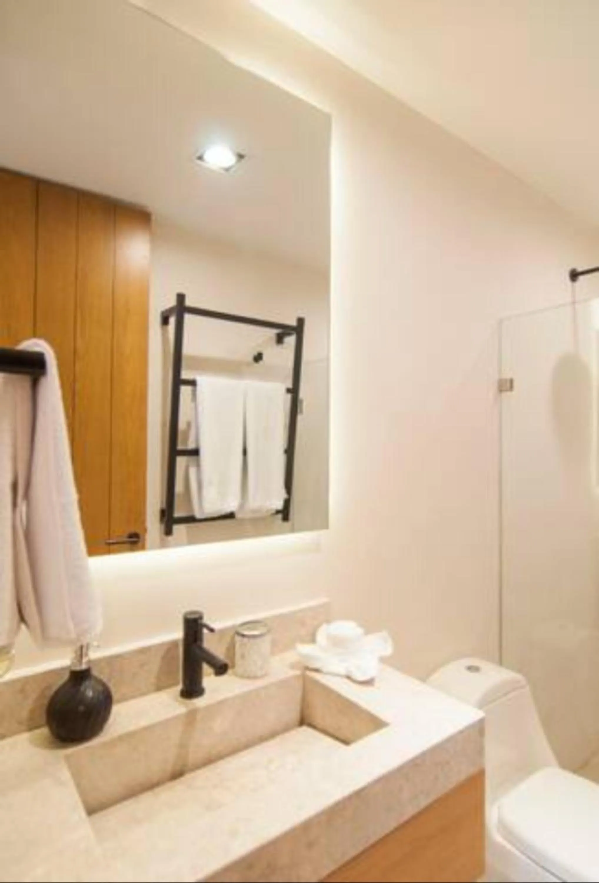 Bathroom in Spectacular Apartment Quiet Area Pool & Gym PURE 301