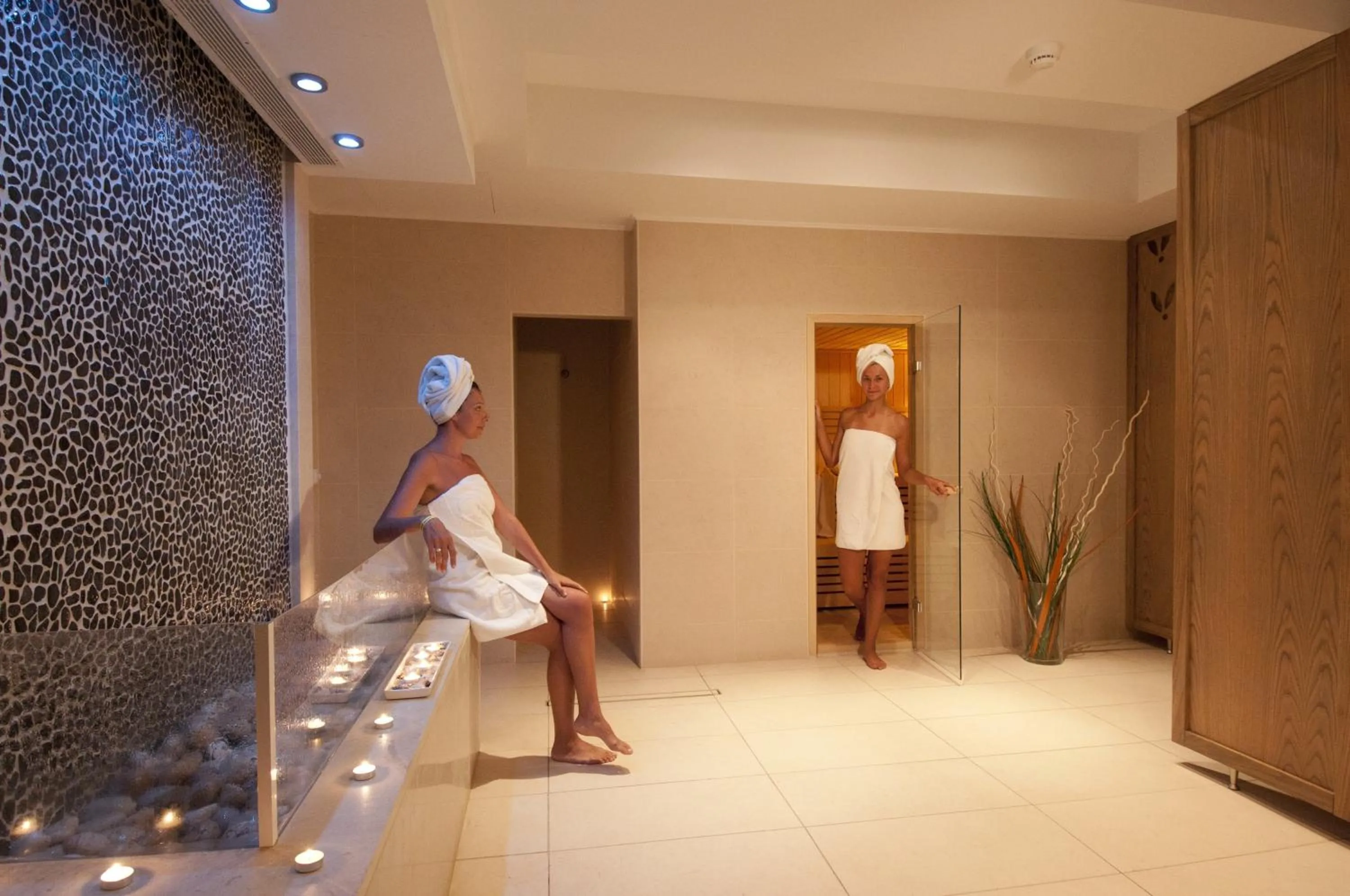 Guests in Simantro Resort