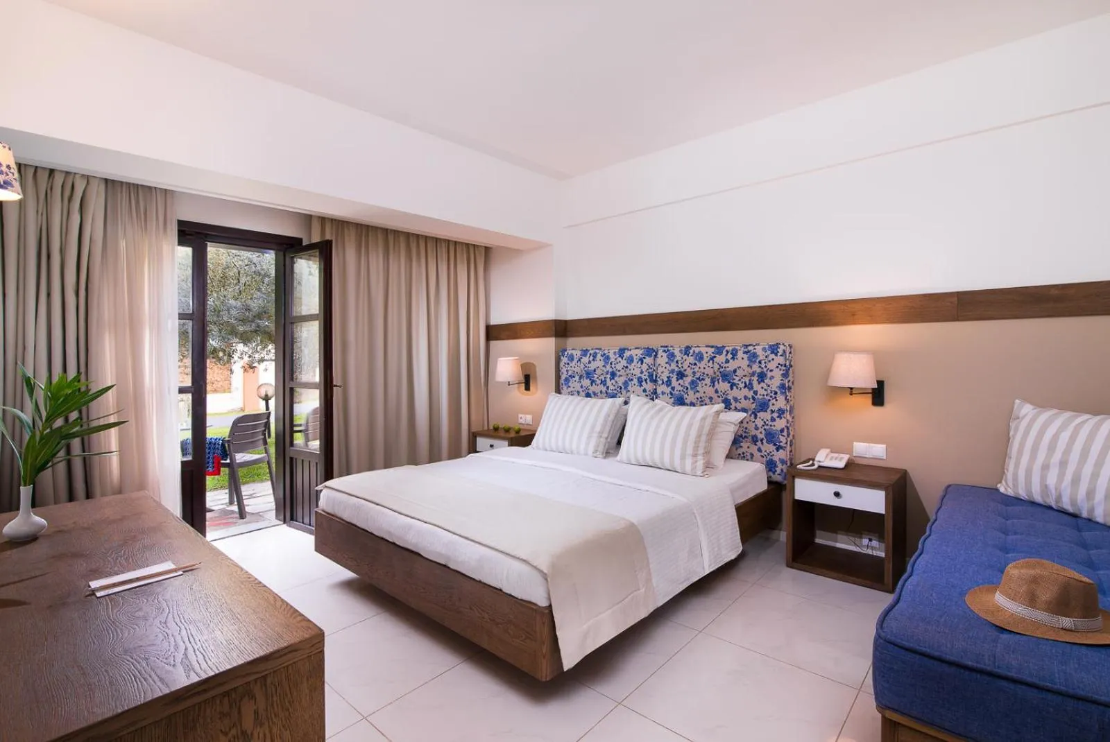 Bed in Simantro Resort