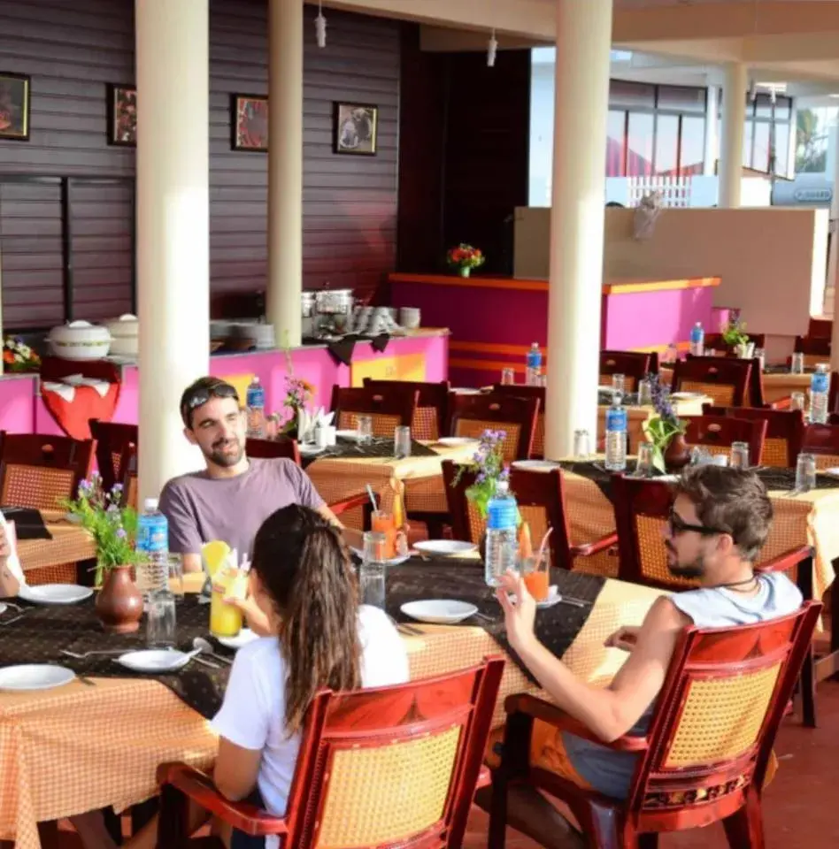 Restaurant/Places to Eat in Hawah Beach Resort Kovalom Restaurant/Places to Eat in Hawah Beach Resort Kovalom