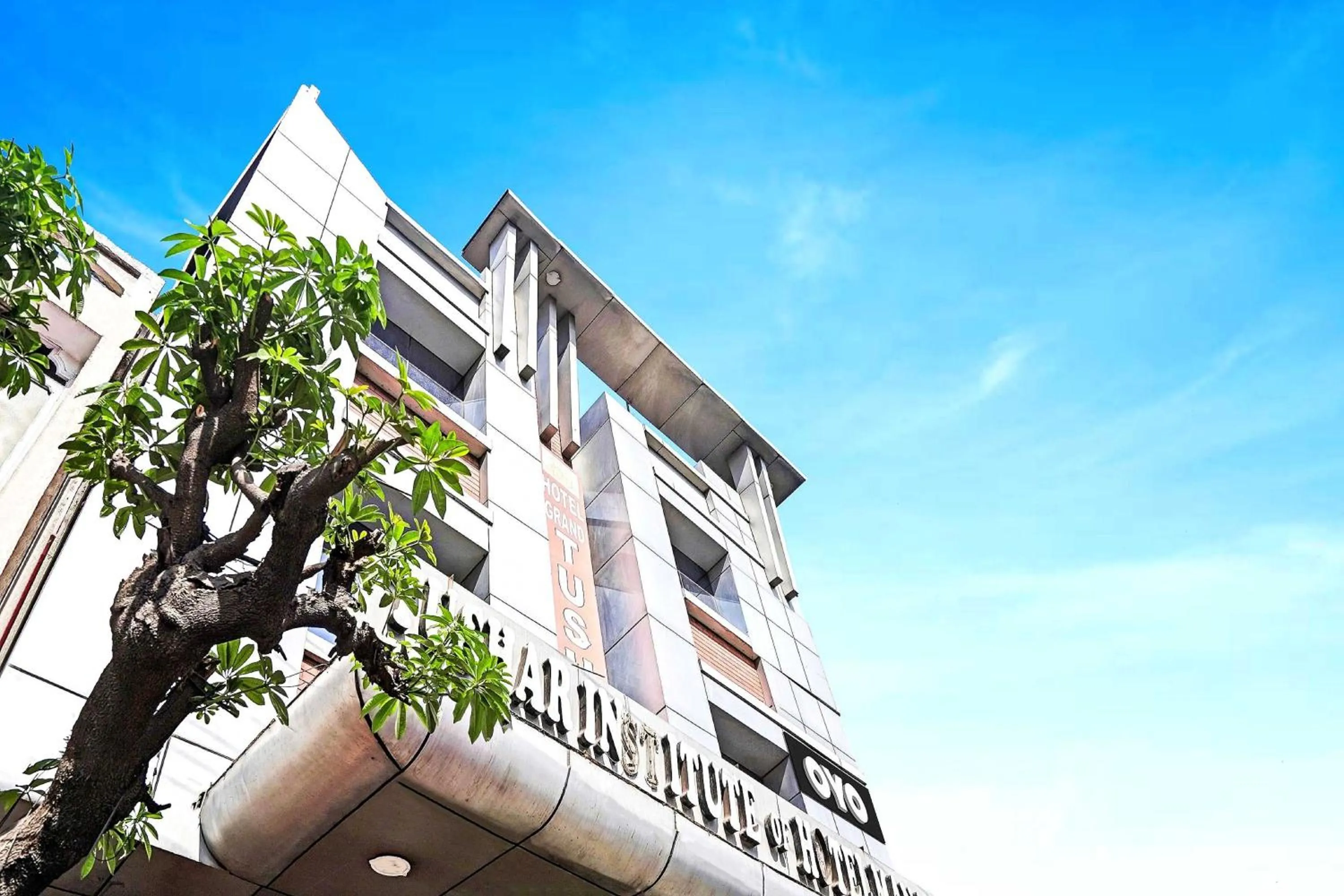 Facade/entrance in Hotel O Grand Stay