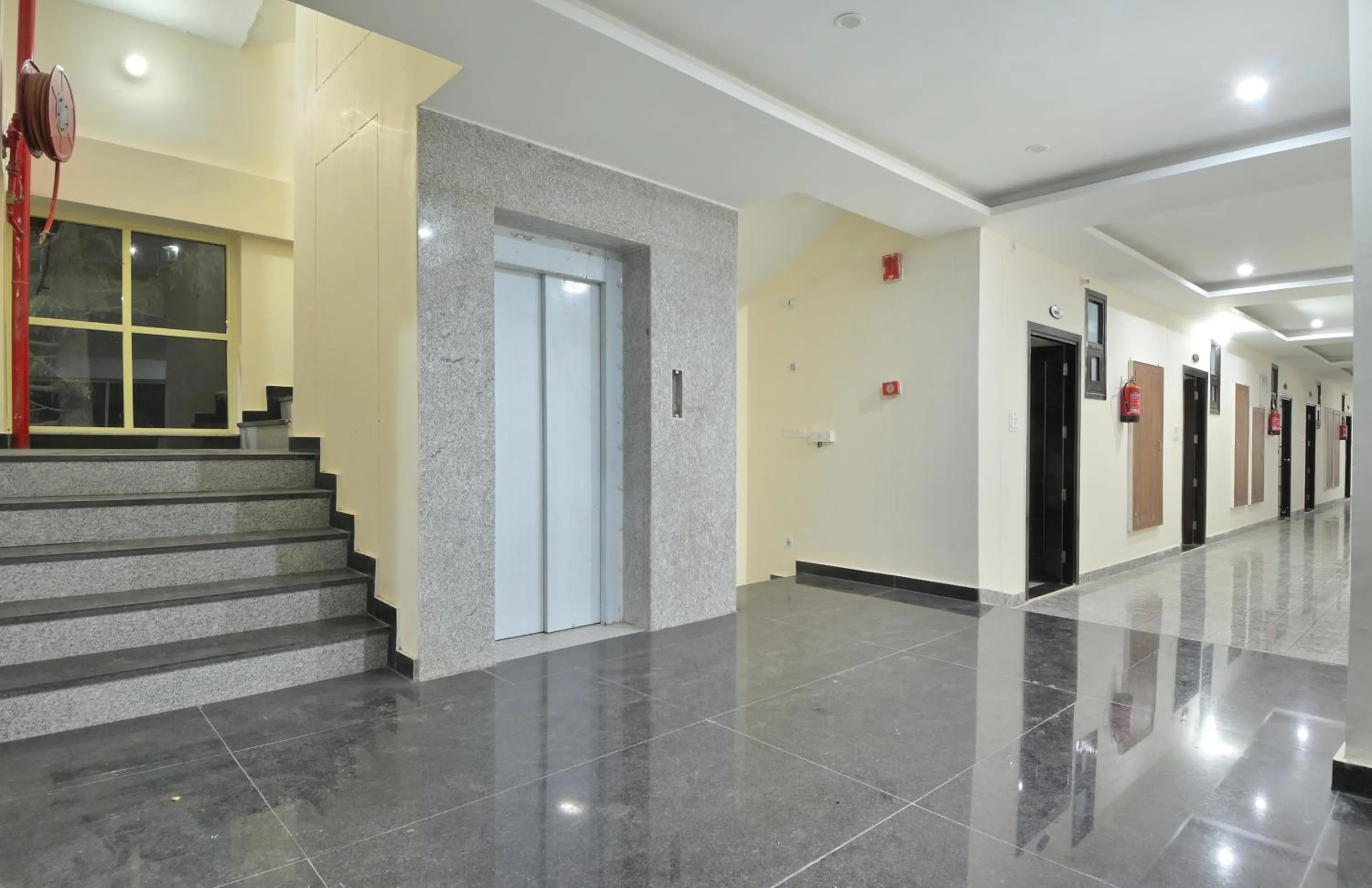 Property building in LA Riqueza Dhanolti View - Mountain View Rooms - Near to Eco Park & Surkanda Devi Temple