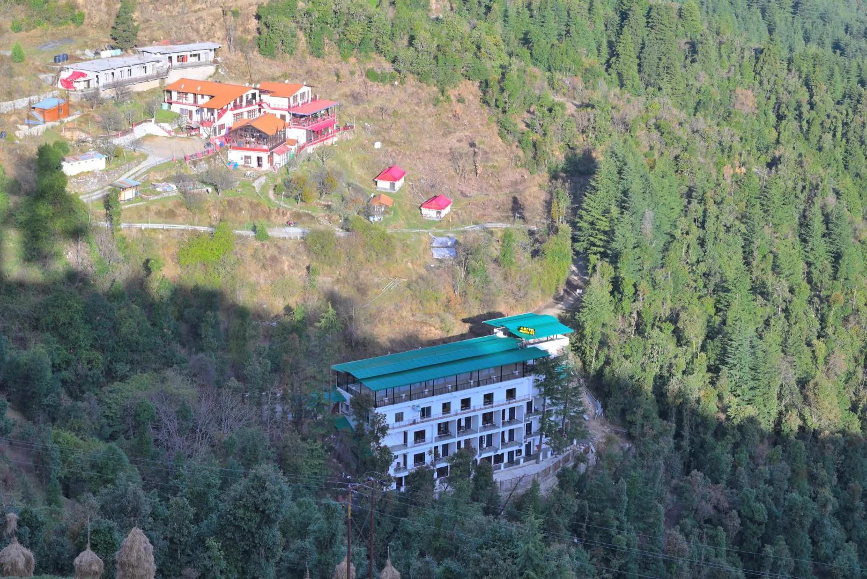 Property building in LA Riqueza Dhanolti View - Mountain View Rooms - Near to Eco Park & Surkanda Devi Temple