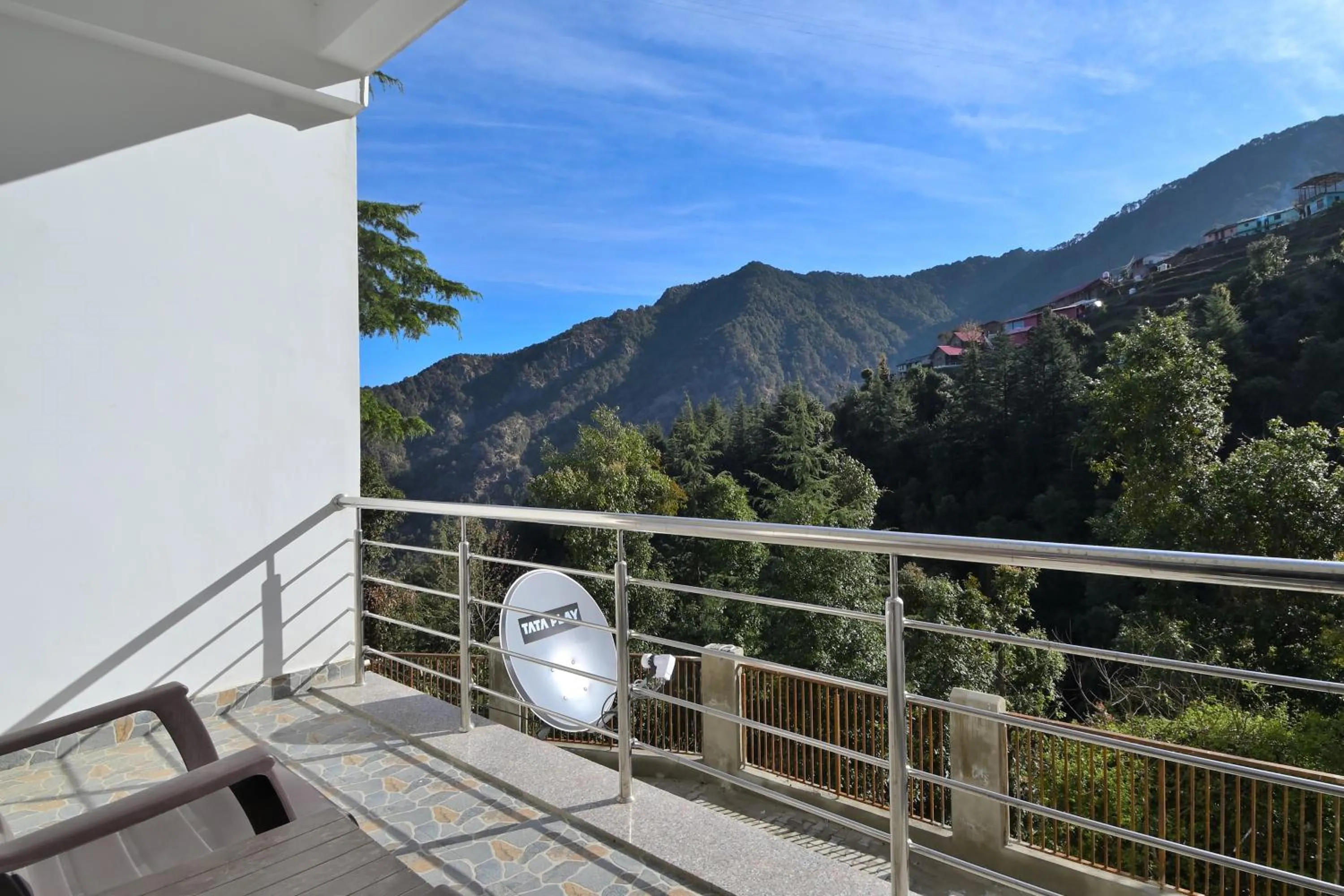 Property building in LA Riqueza Dhanolti View - Mountain View Rooms - Near to Eco Park & Surkanda Devi Temple
