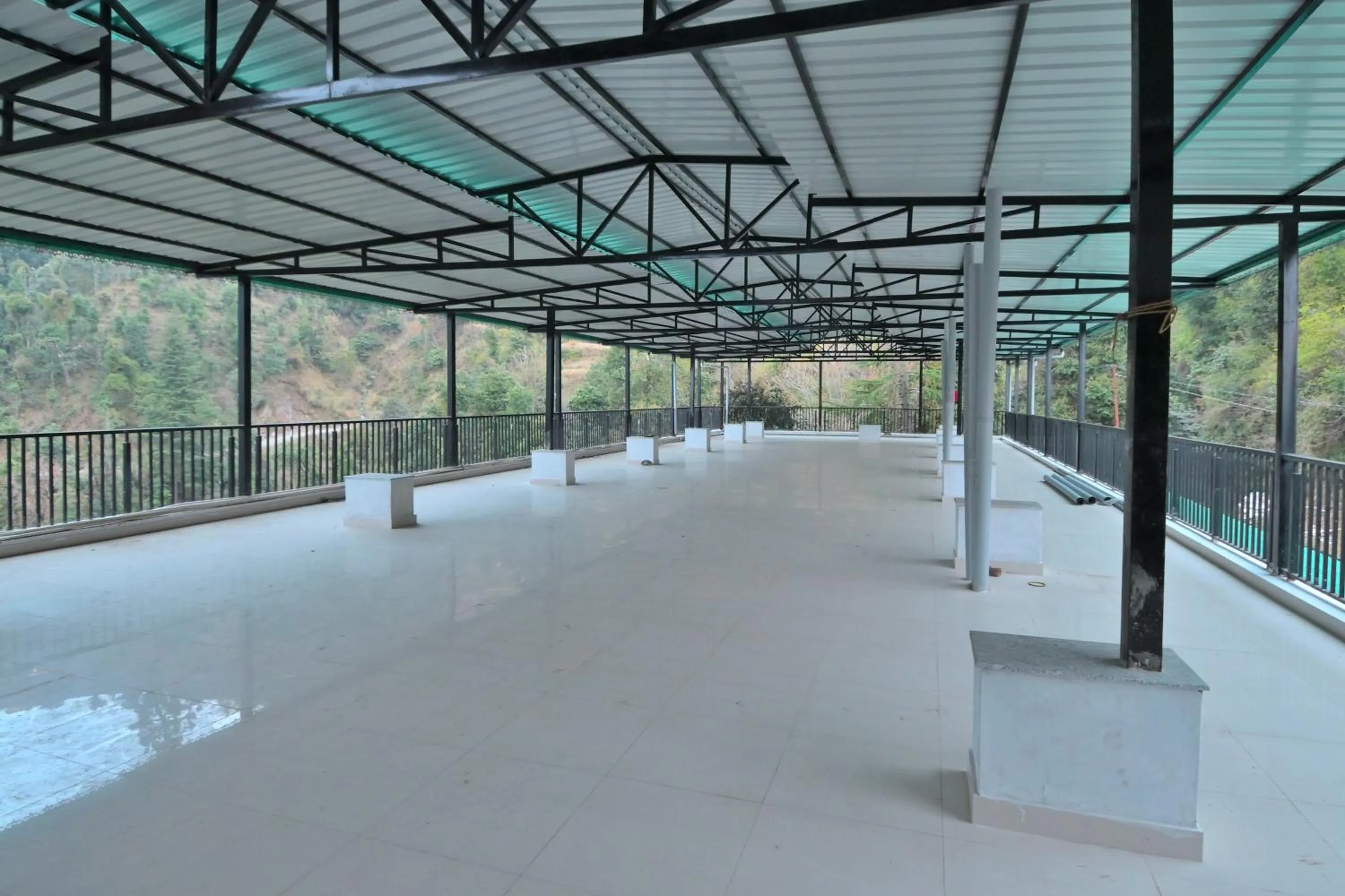 Property building in LA Riqueza Dhanolti View - Mountain View Rooms - Near to Eco Park & Surkanda Devi Temple