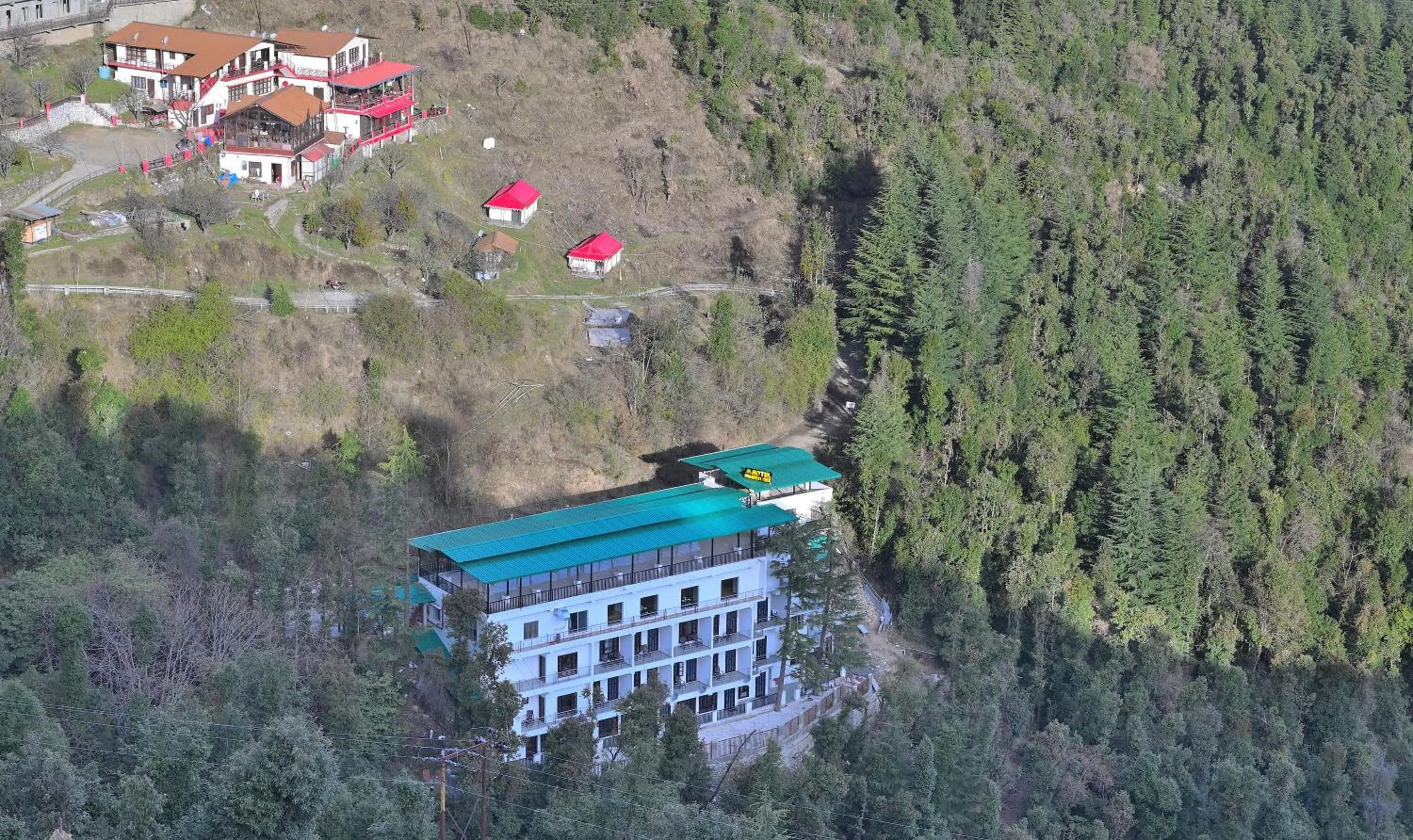 Property building in LA Riqueza Dhanolti View - Mountain View Rooms - Near to Eco Park & Surkanda Devi Temple