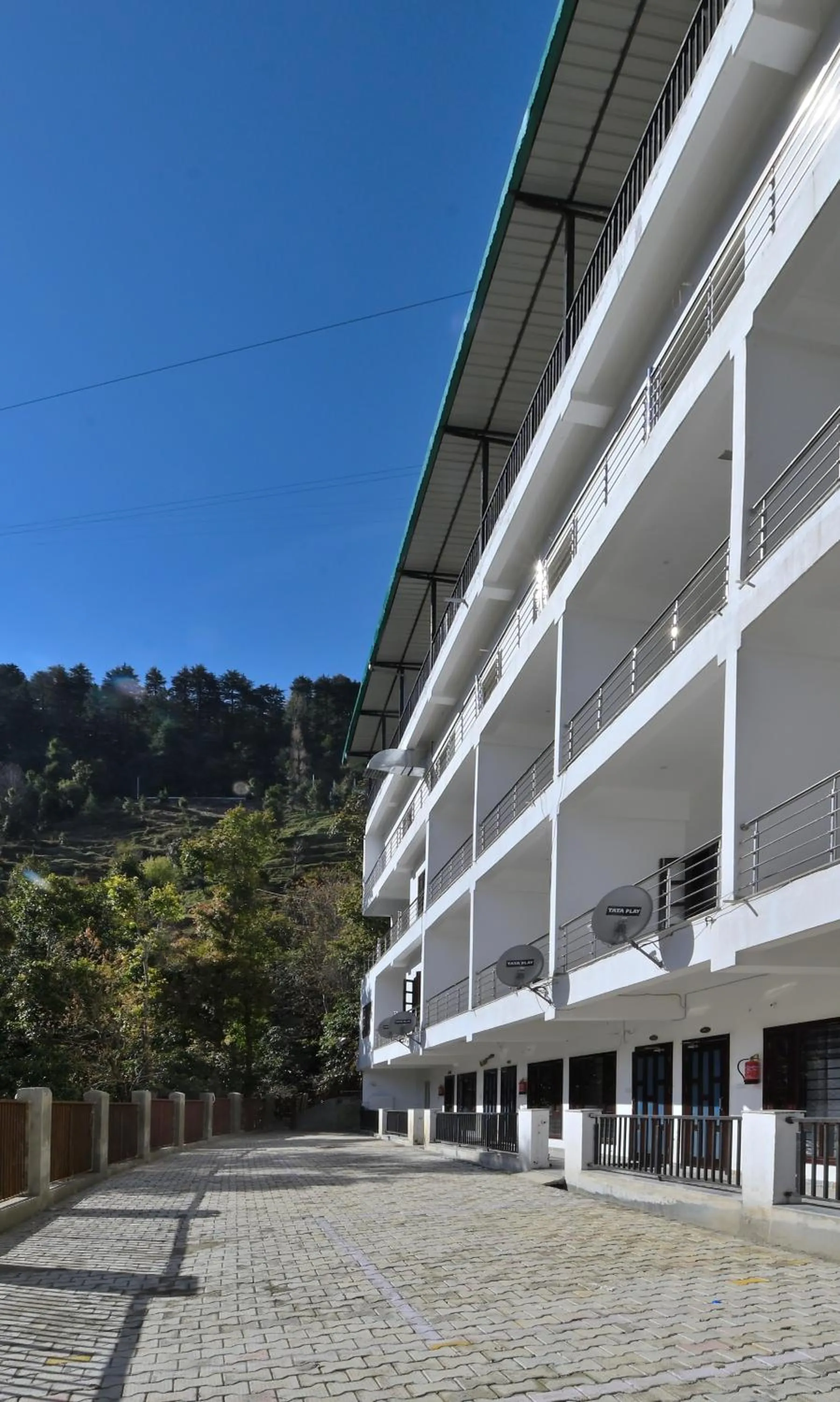 Property building in LA Riqueza Dhanolti View - Mountain View Rooms - Near to Eco Park & Surkanda Devi Temple