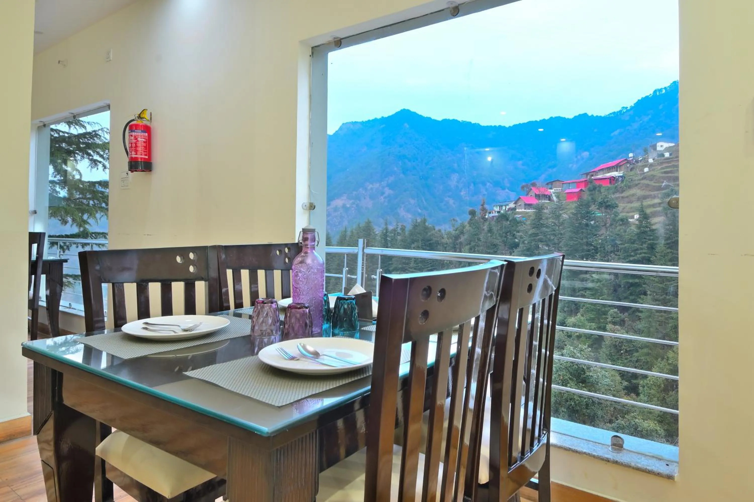Restaurant/places to eat in LA Riqueza Dhanolti View - Mountain View Rooms - Near to Eco Park & Surkanda Devi Temple