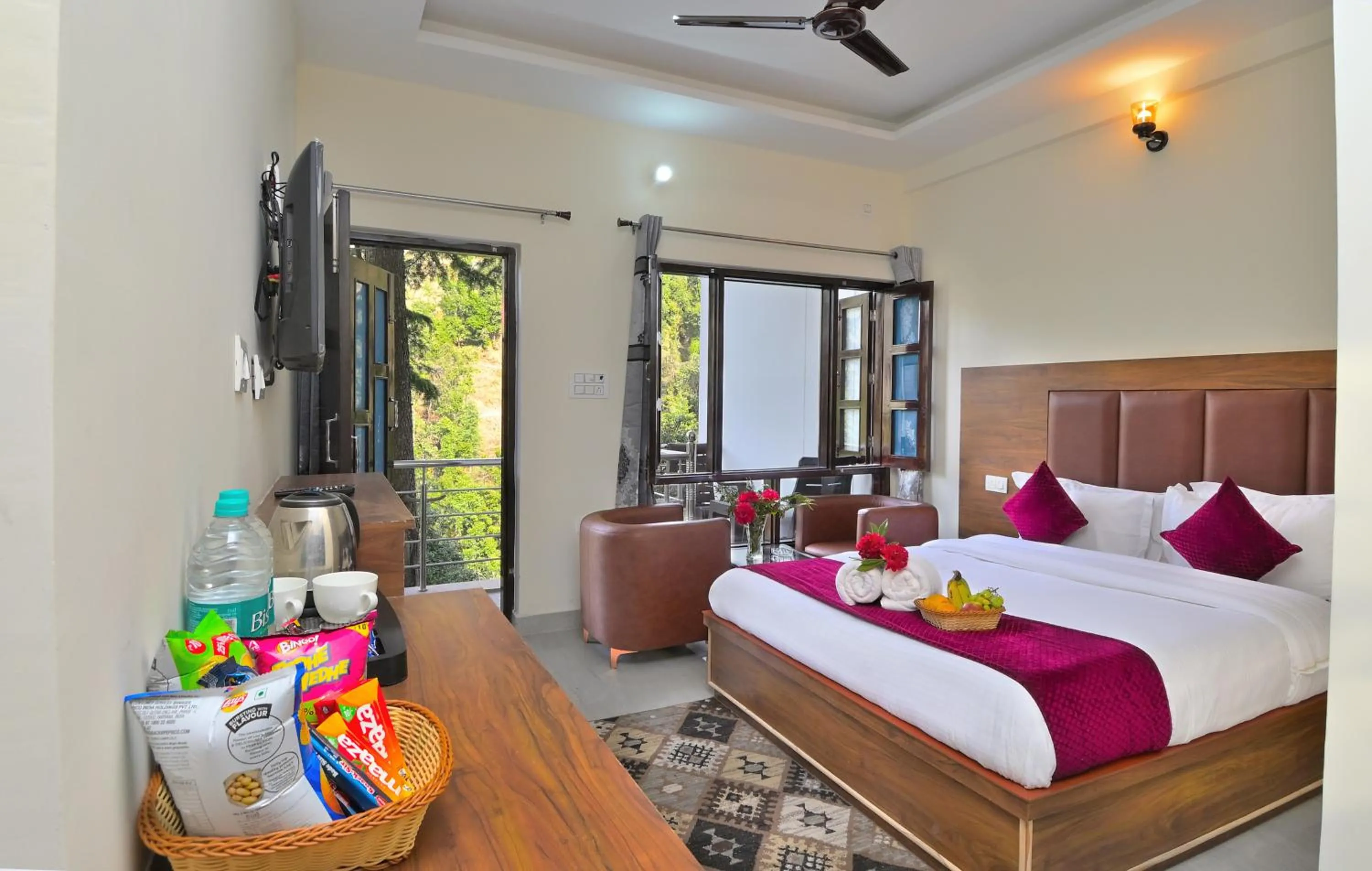 Bedroom, Bed in LA Riqueza Dhanolti View - Mountain View Rooms - Near to Eco Park & Surkanda Devi Temple