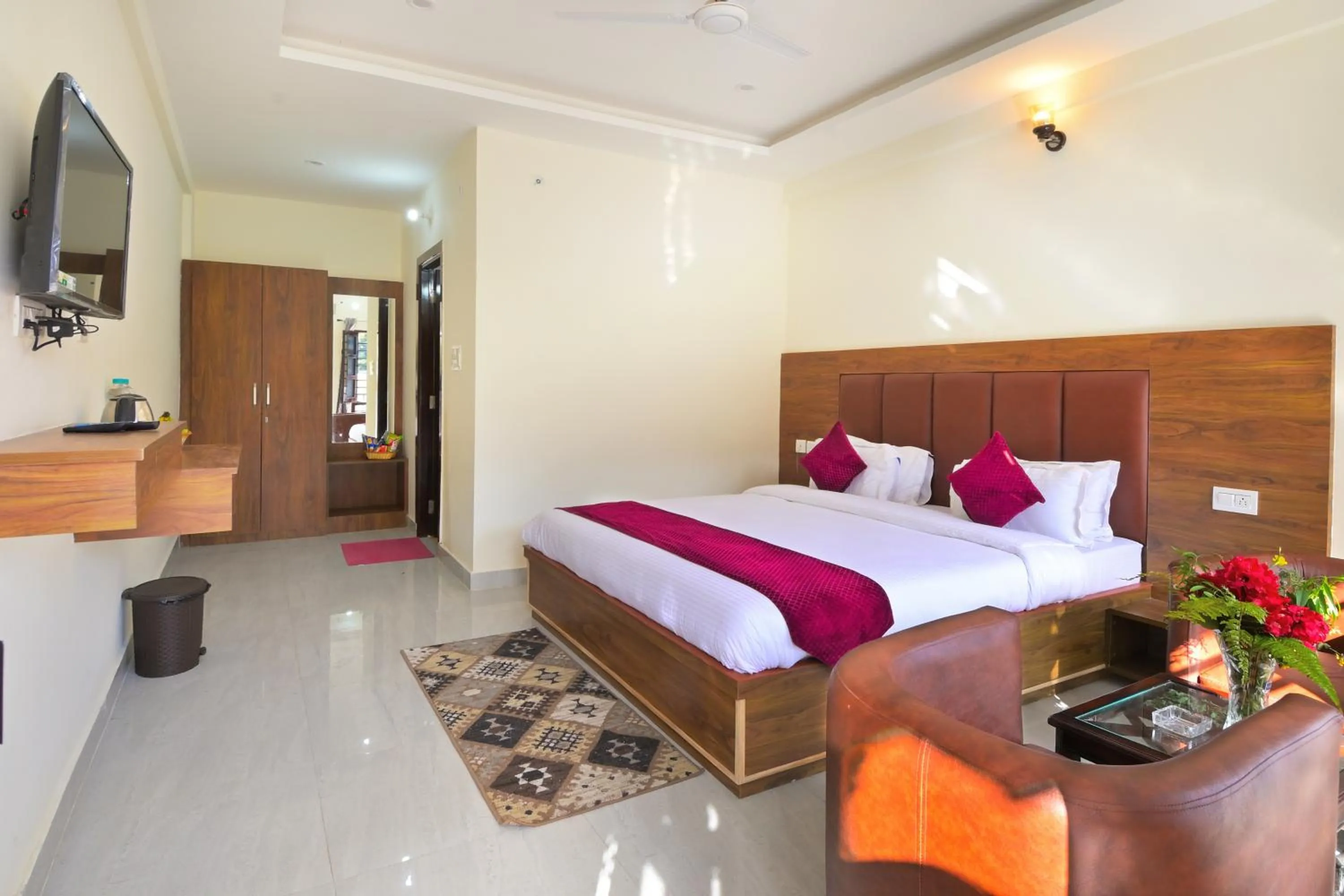 Bedroom, Bed in LA Riqueza Dhanolti View - Mountain View Rooms - Near to Eco Park & Surkanda Devi Temple