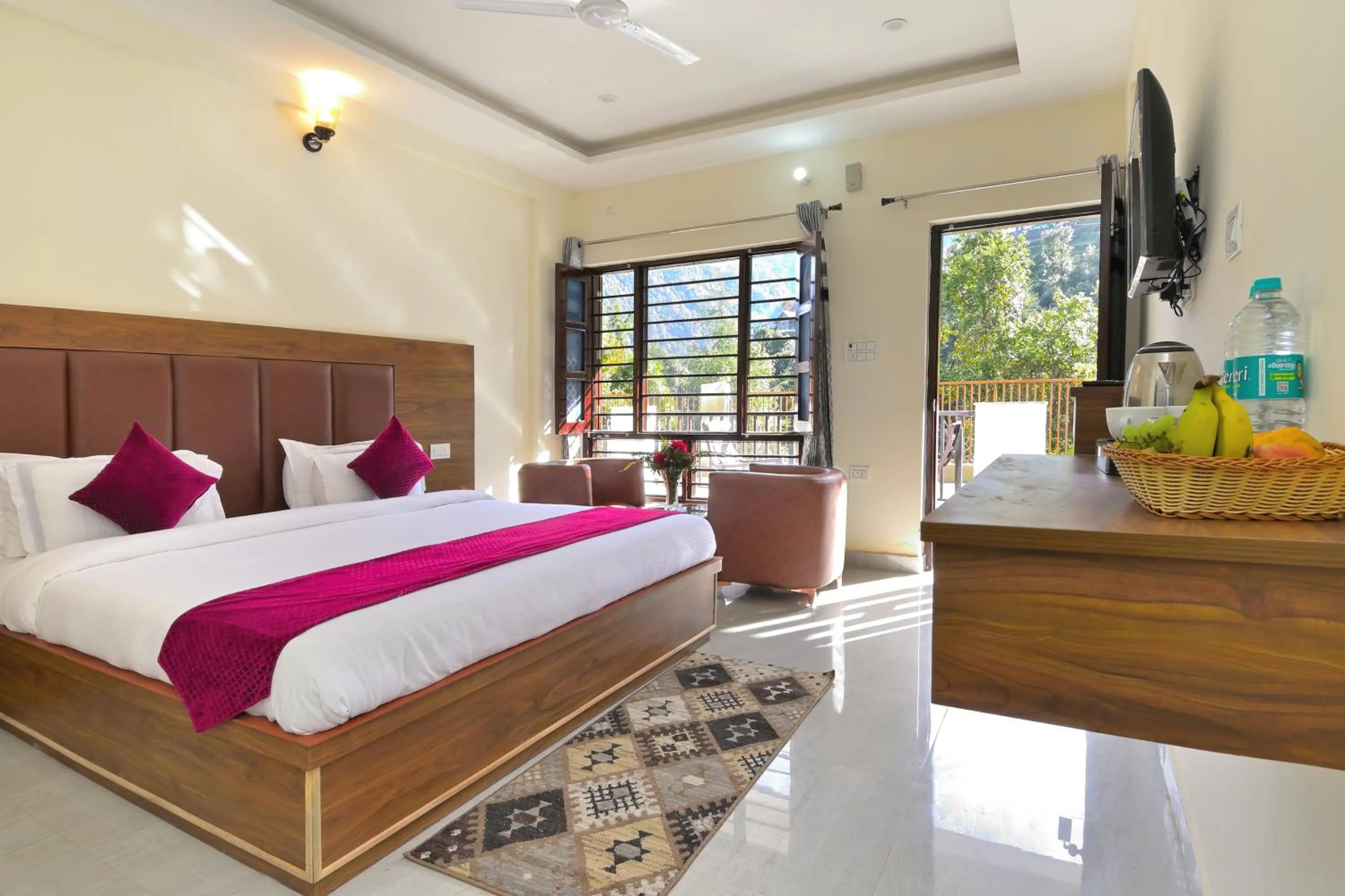 Bedroom, Bed in LA Riqueza Dhanolti View - Mountain View Rooms - Near to Eco Park & Surkanda Devi Temple