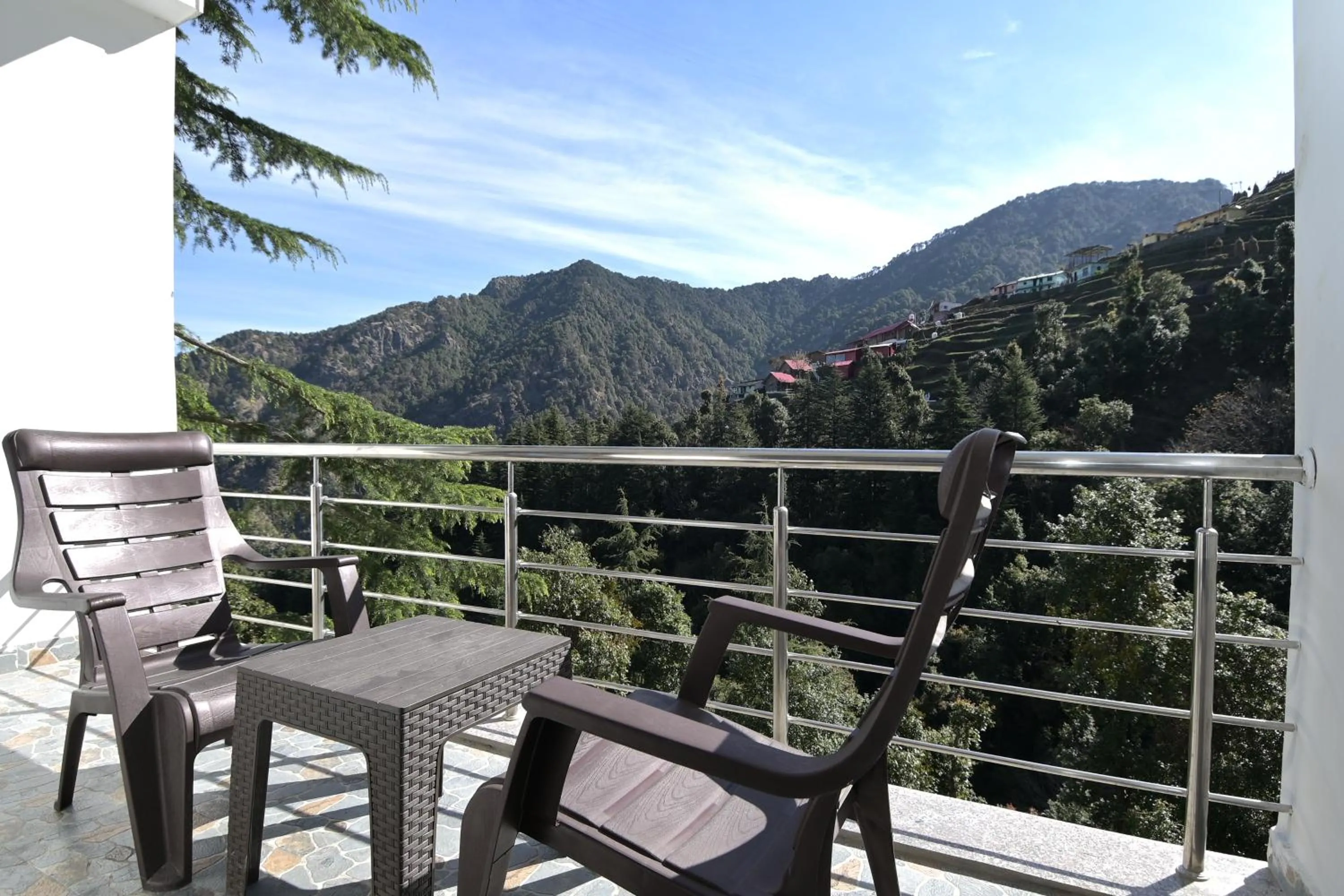 Natural landscape in LA Riqueza Dhanolti View - Mountain View Rooms - Near to Eco Park & Surkanda Devi Temple