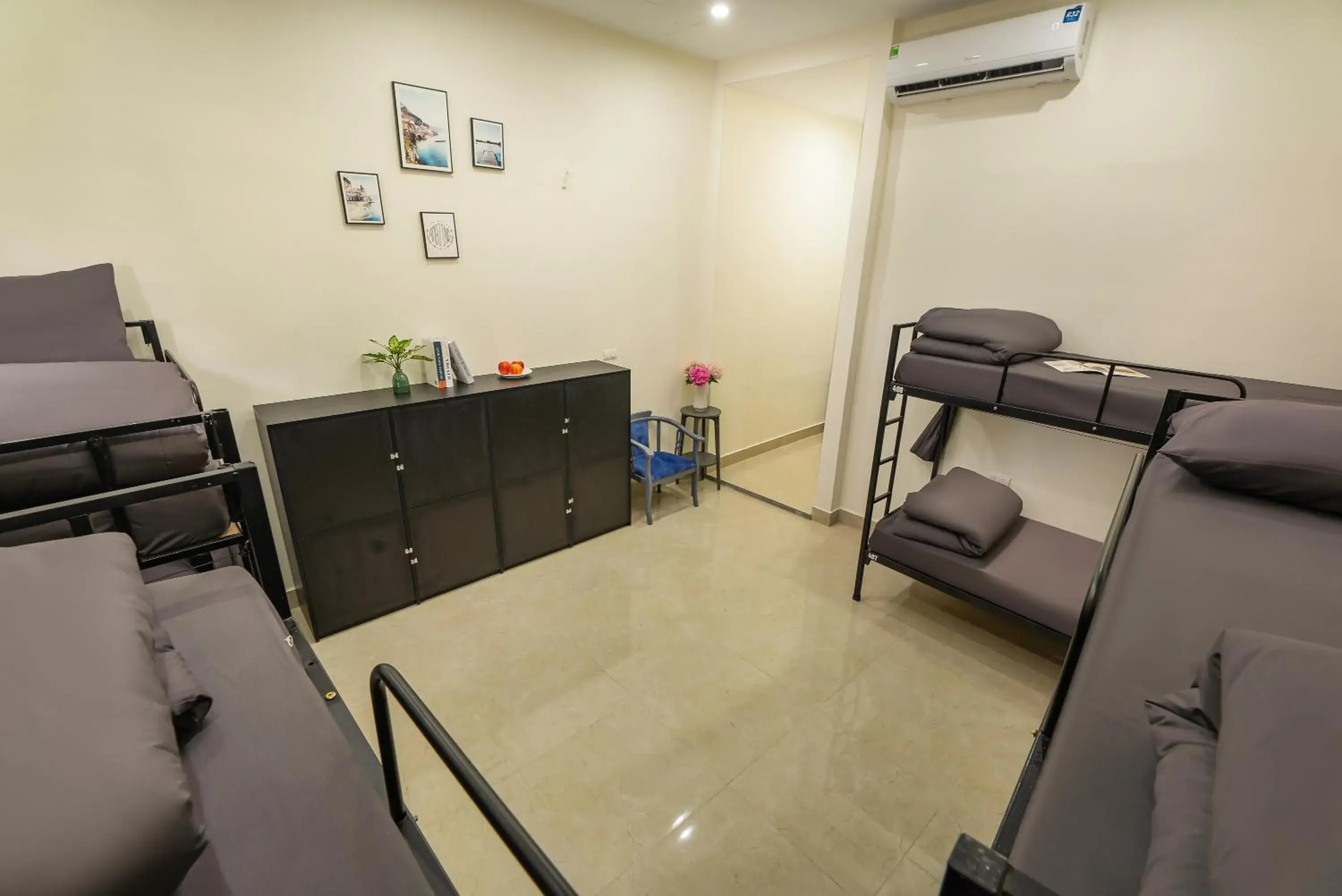 Living room in Queen Cafe Hotel & Pub Living room in Queen Cafe Hotel & Pub