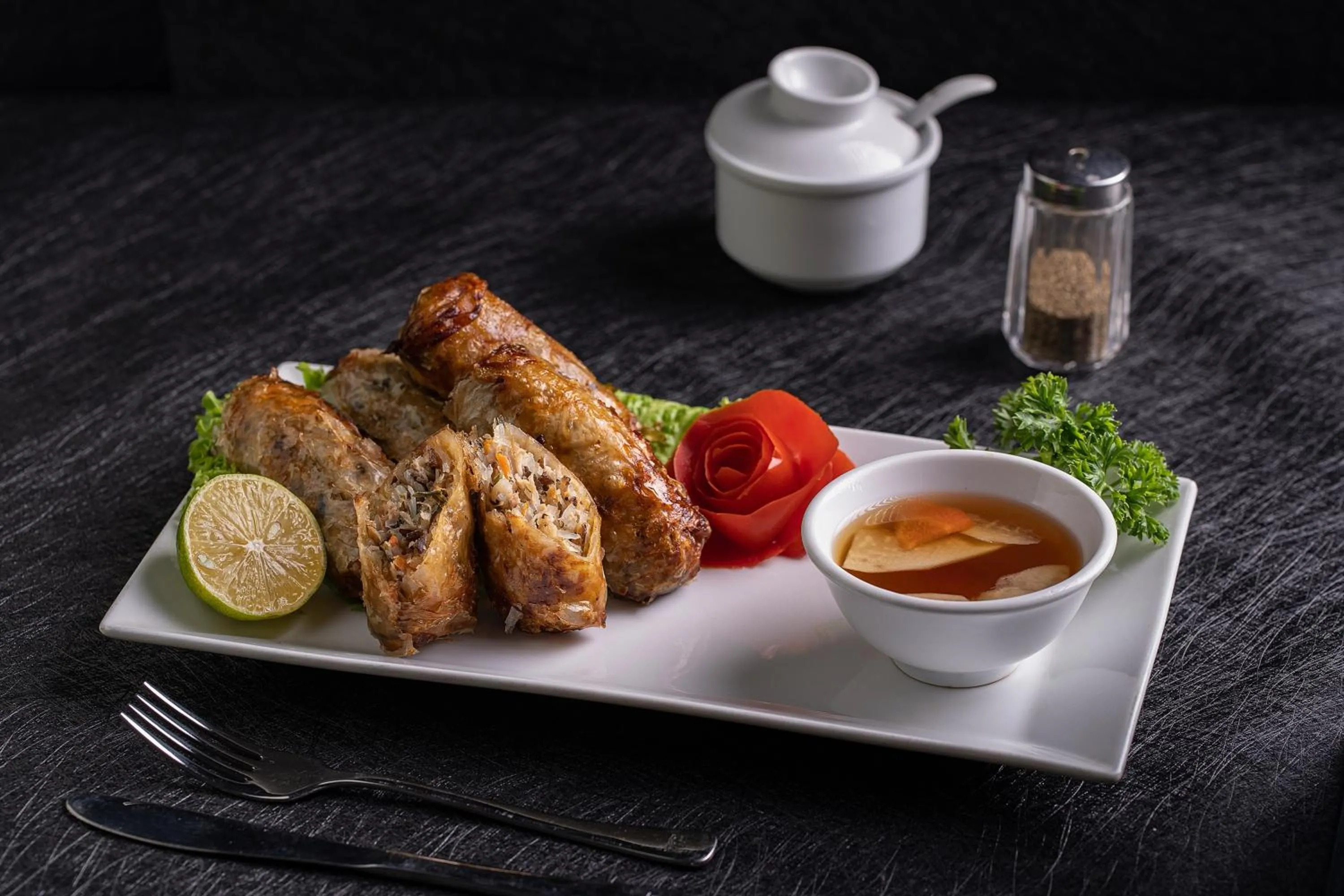 Restaurant/places to eat in Queen Cafe Hotel & Pub