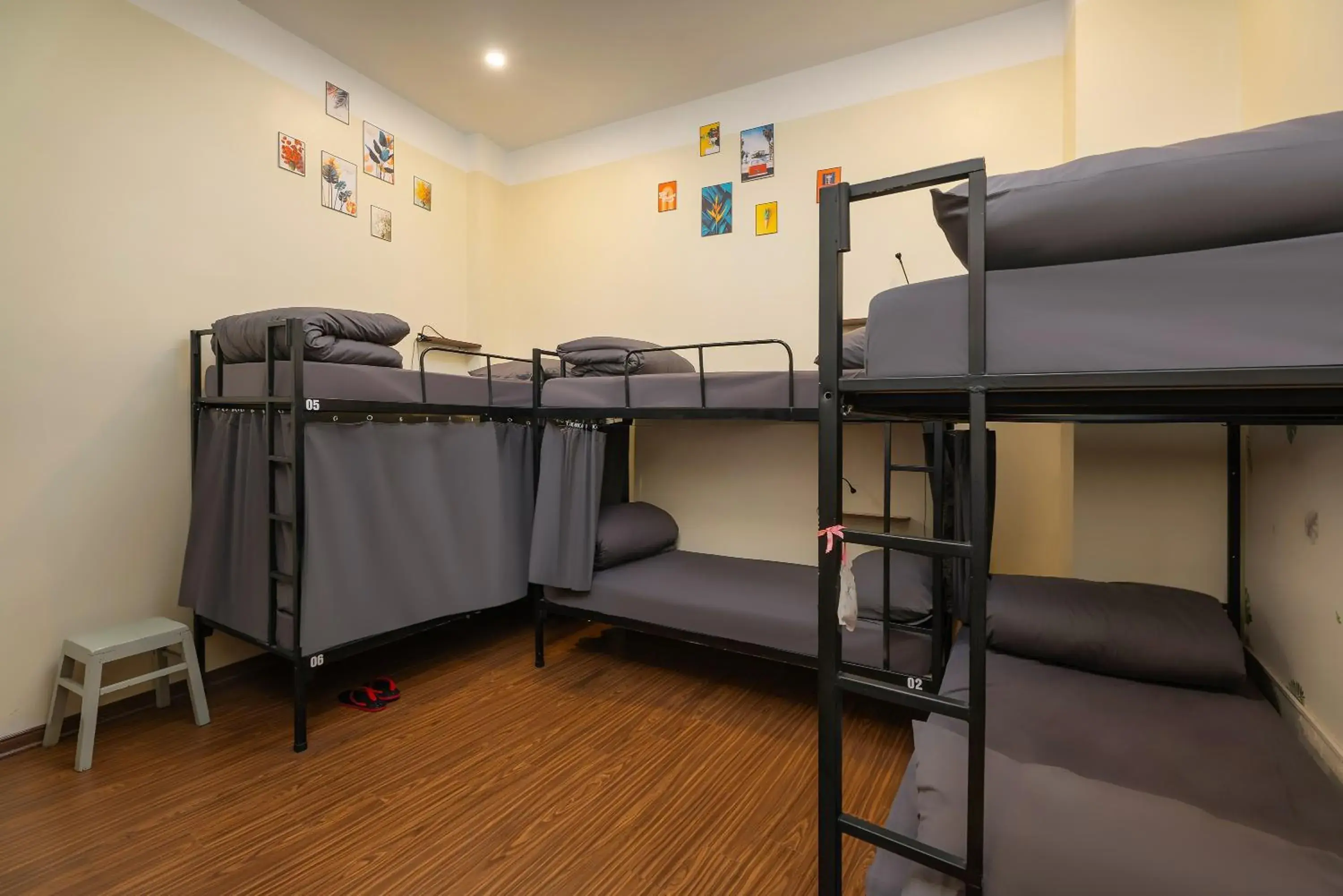 Photo of the whole room, Bed in Queen Cafe Hotel & Pub Photo of the whole room, Bed in Queen Cafe Hotel & Pub