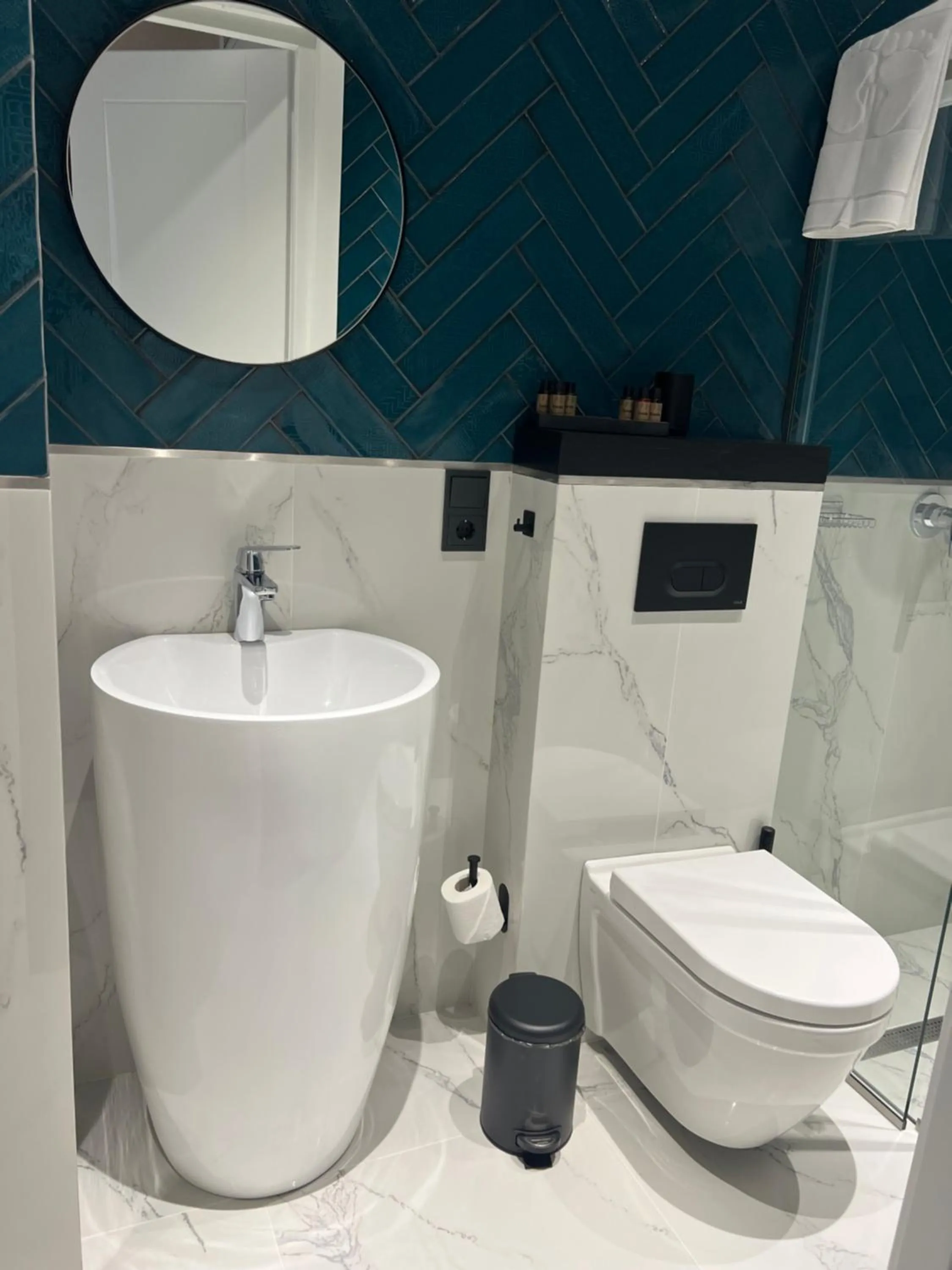 Toilet in Hotel Tiflisi Inn