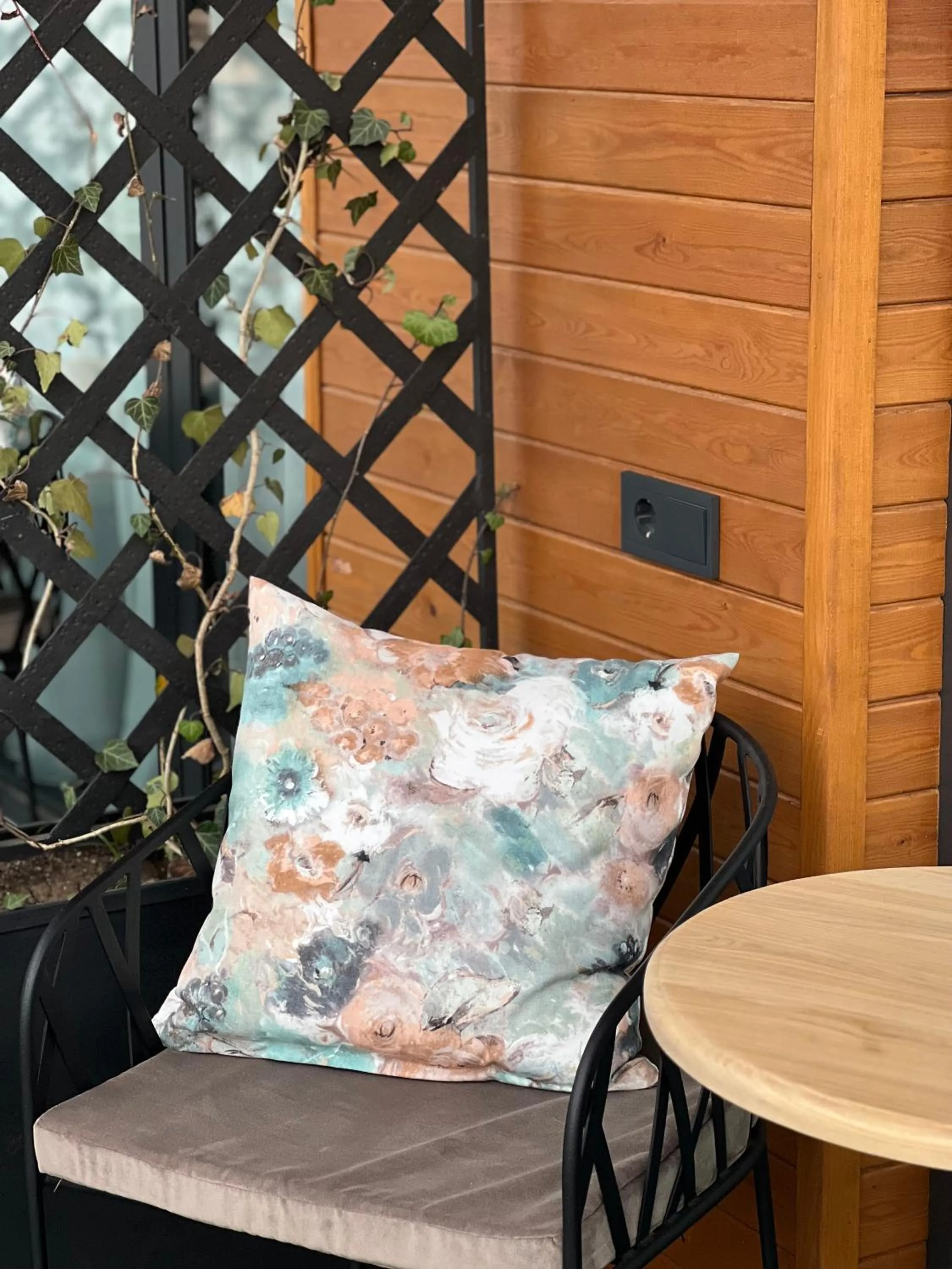 Seating area in Hotel Tiflisi Inn