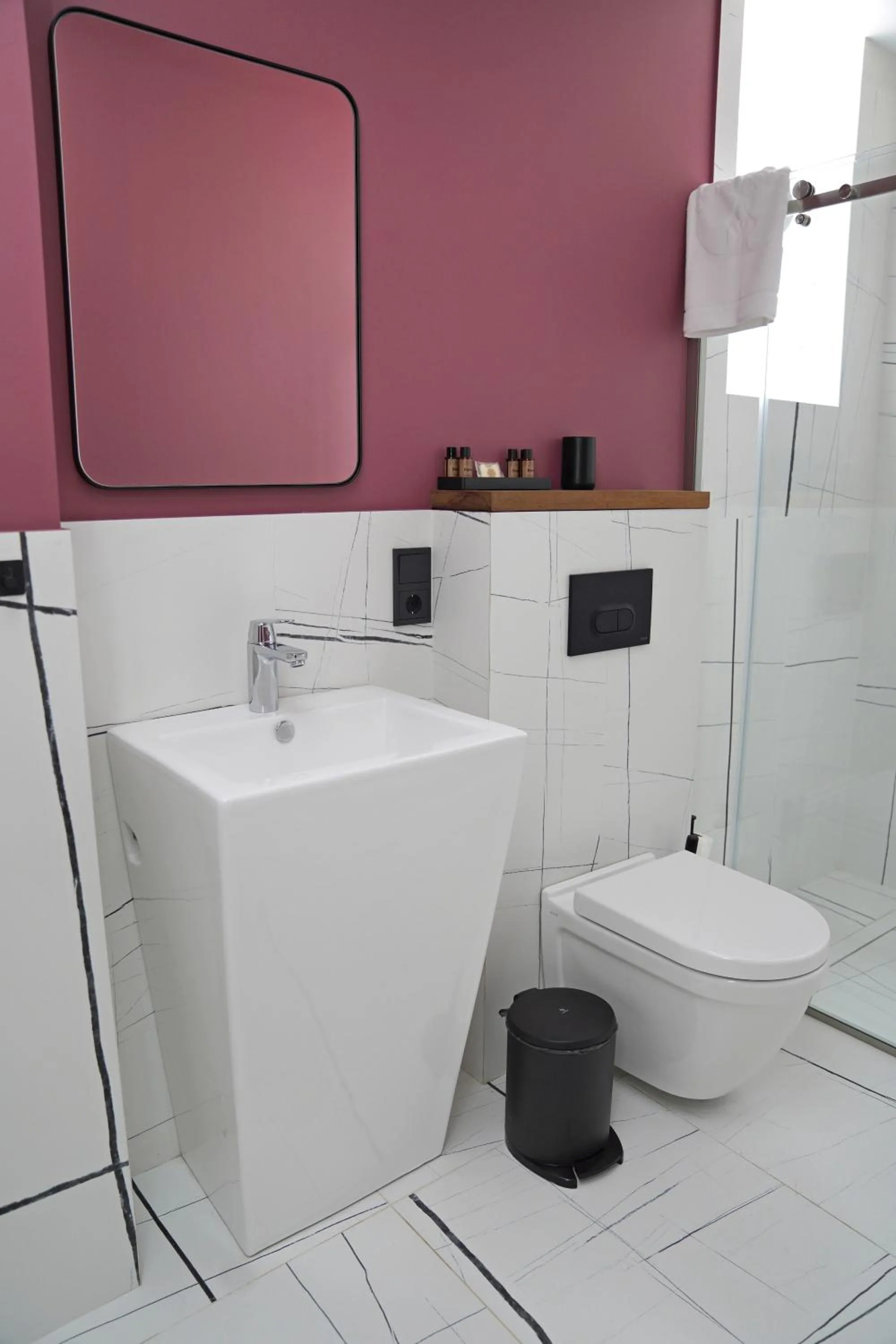 Toilet in Hotel Tiflisi Inn