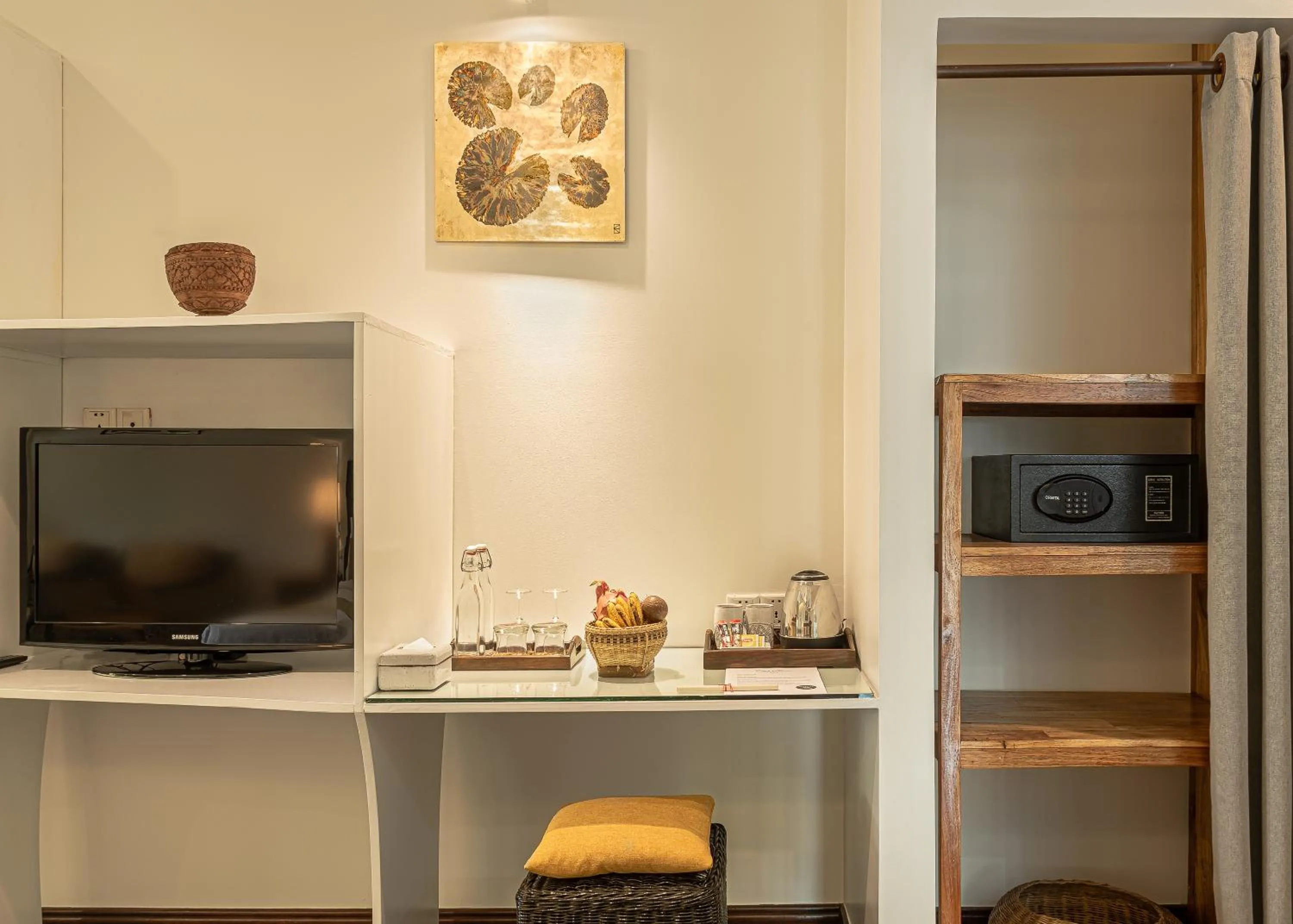 TV and multimedia in Pavillon d'Orient Boutique Hotel