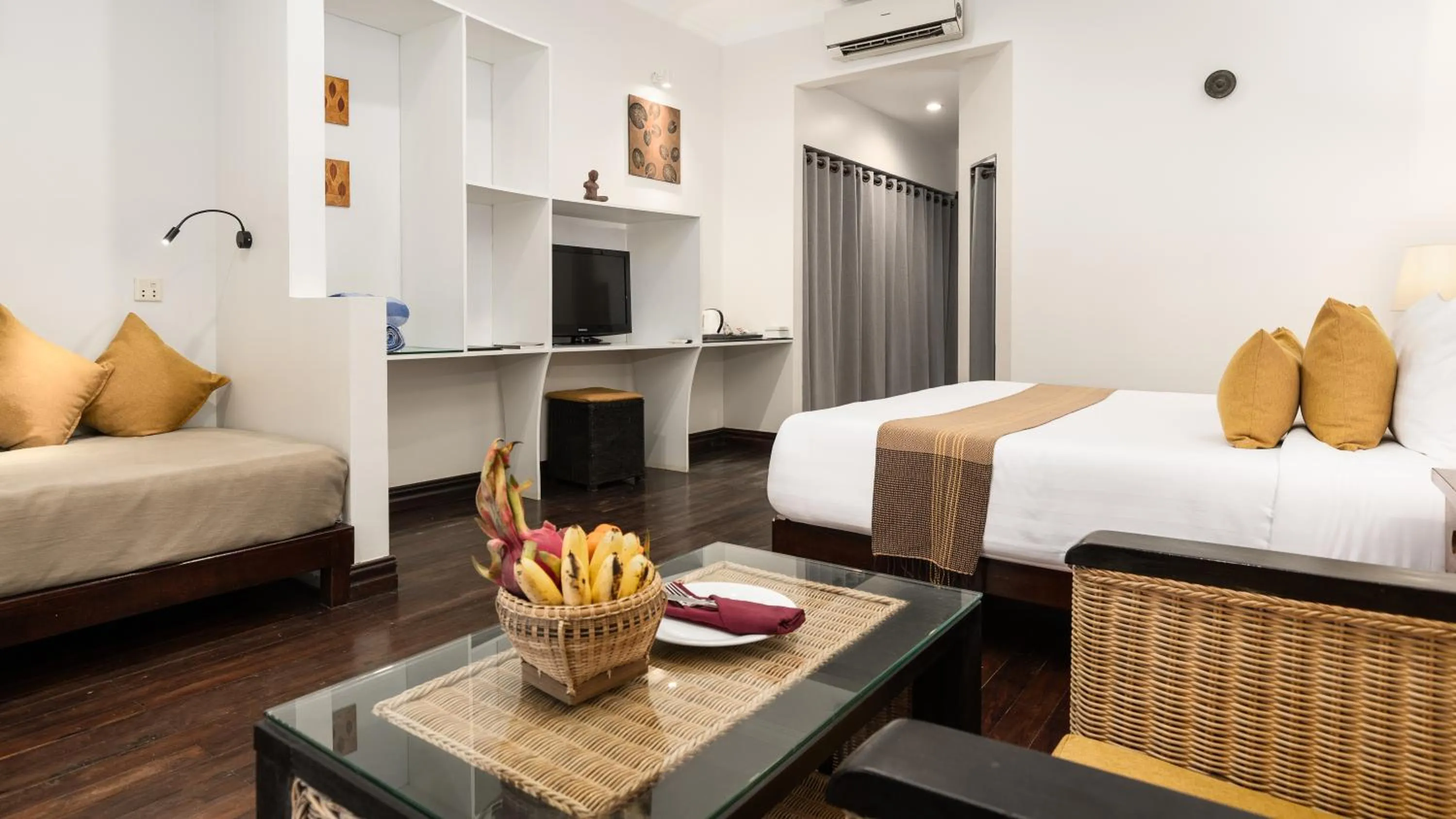 View (from property/room), Bed in Pavillon d'Orient Boutique Hotel