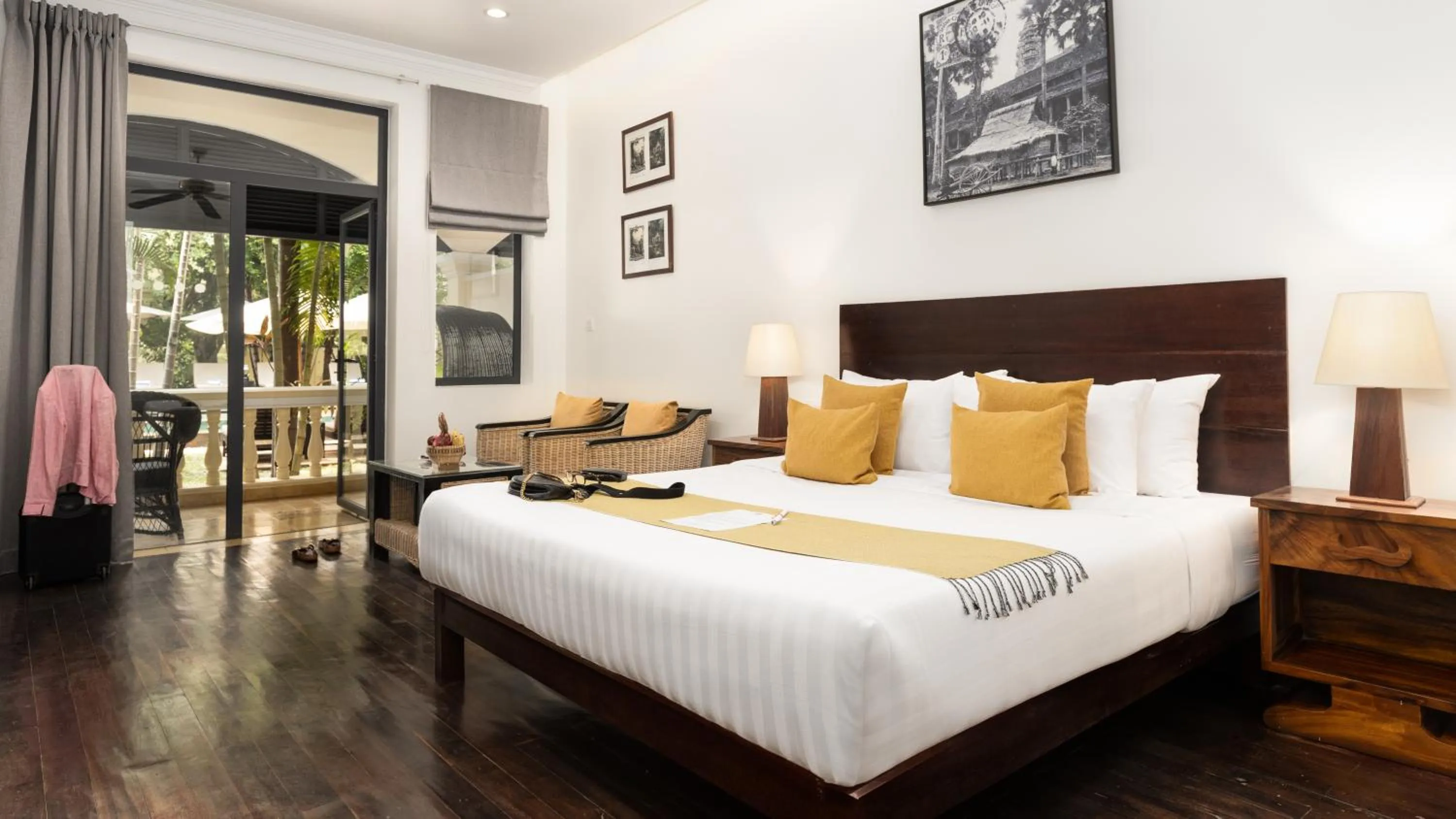 View (from property/room), Bed in Pavillon d'Orient Boutique Hotel