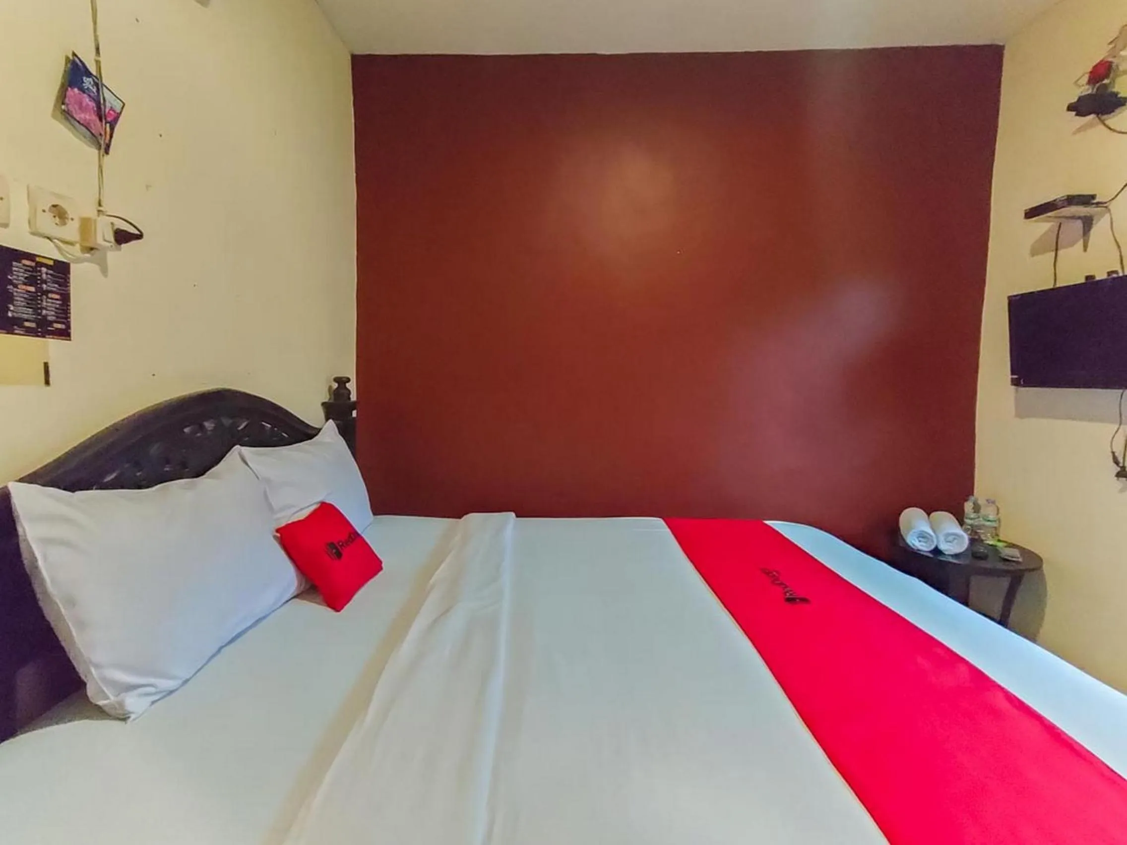 Bedroom, Bed in RedDoorz at Pacet Mojokerto