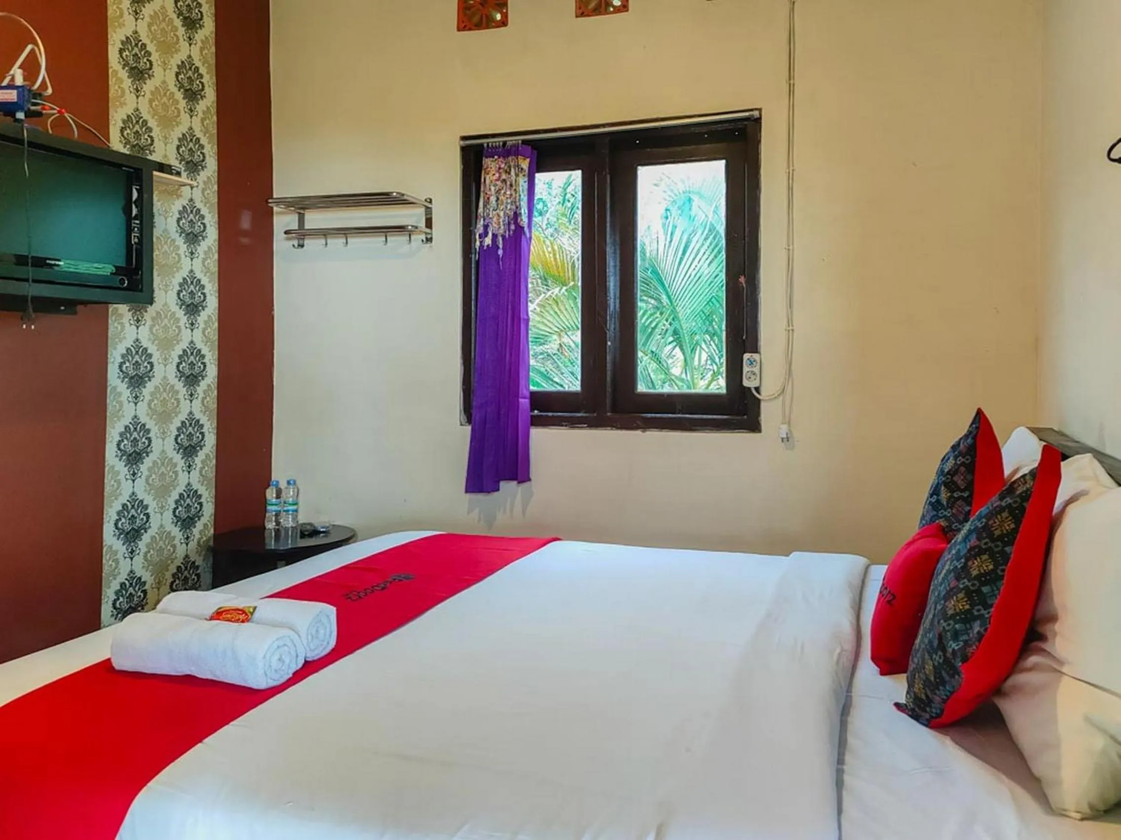 Bedroom, Bed in RedDoorz at Pacet Mojokerto