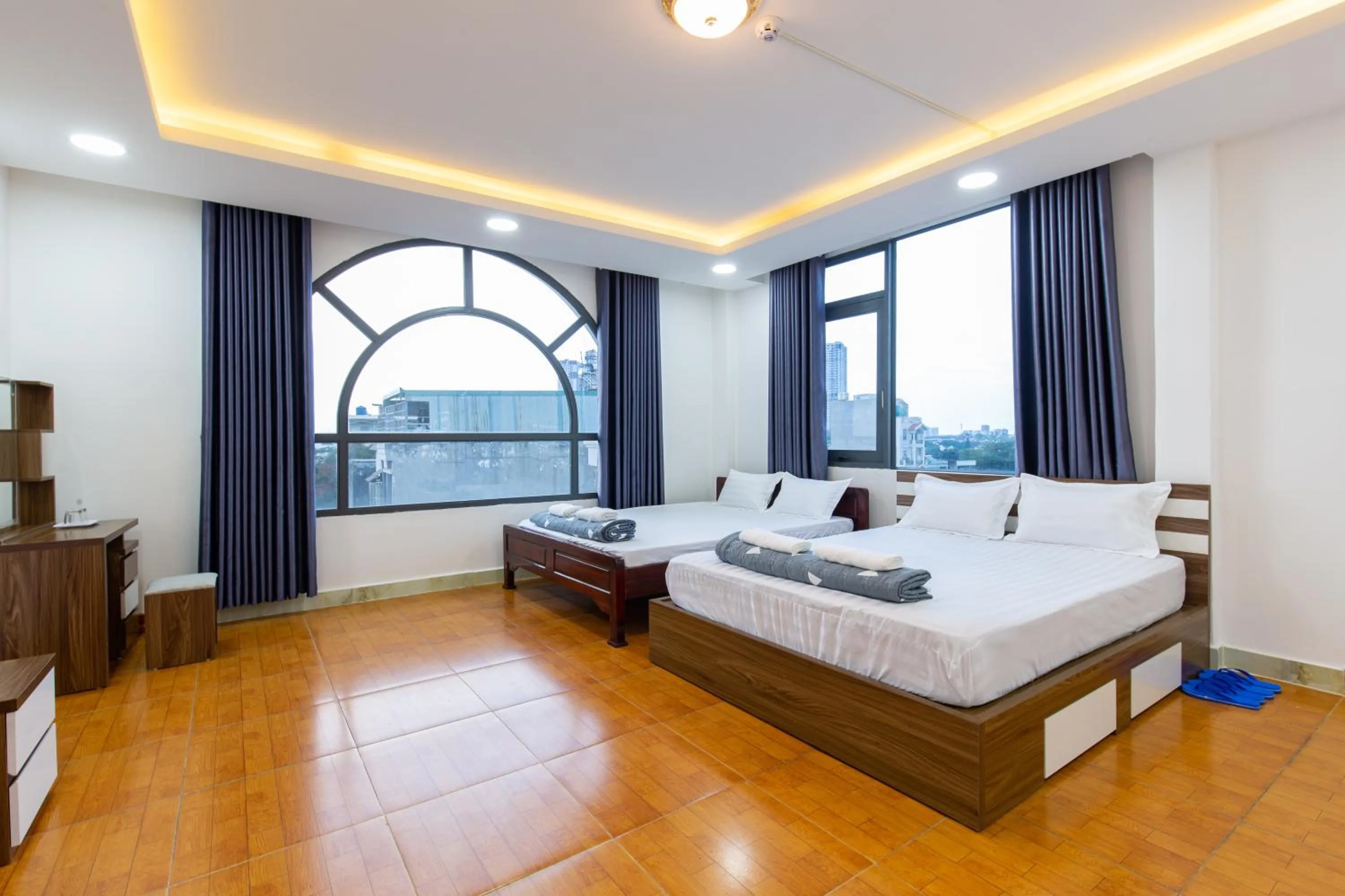 Photo of the whole room, Bed in Hotel Hoa Cúc Phương Dĩ An - Bình Dương