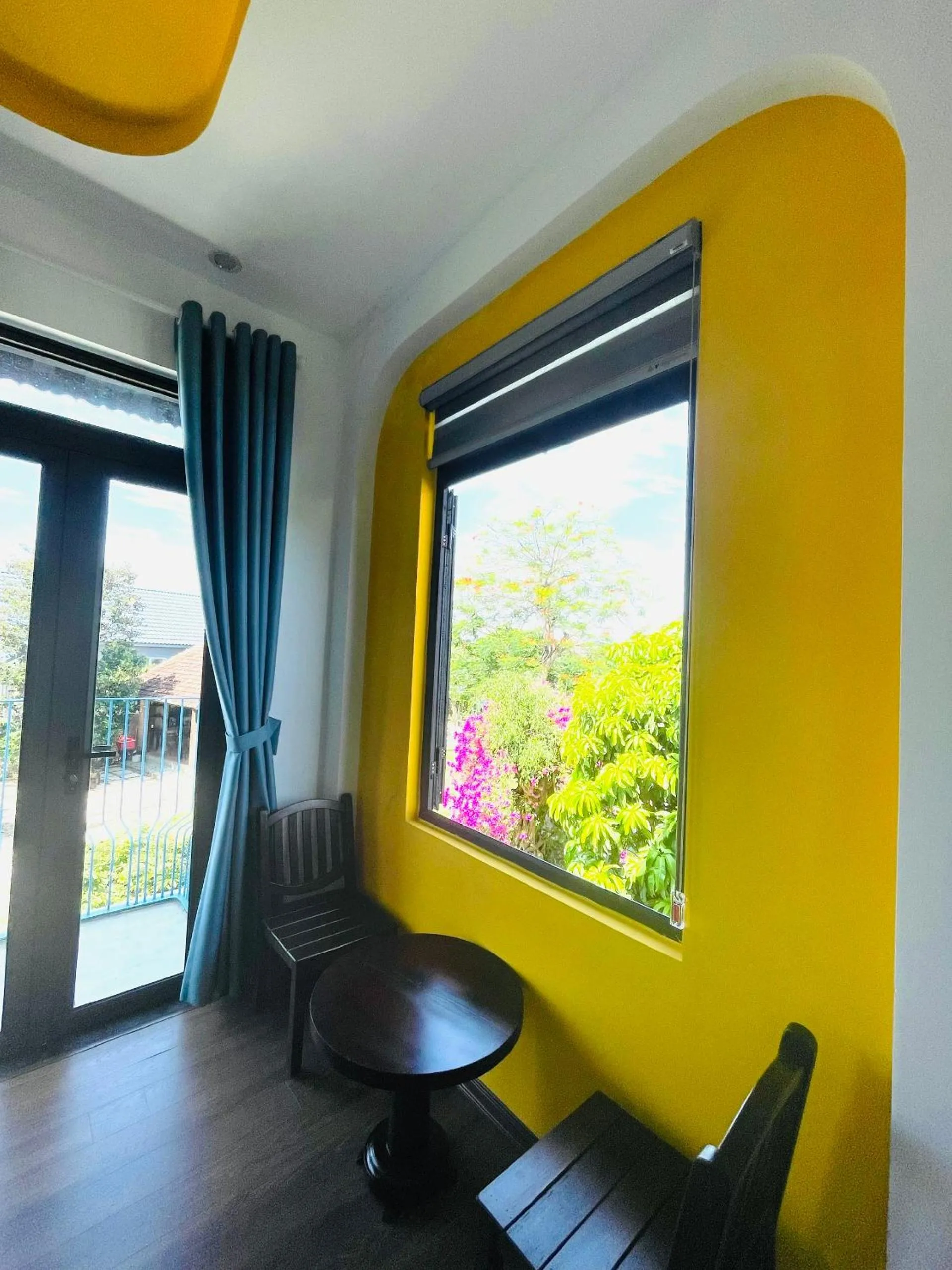 Living room in La Y Riverview