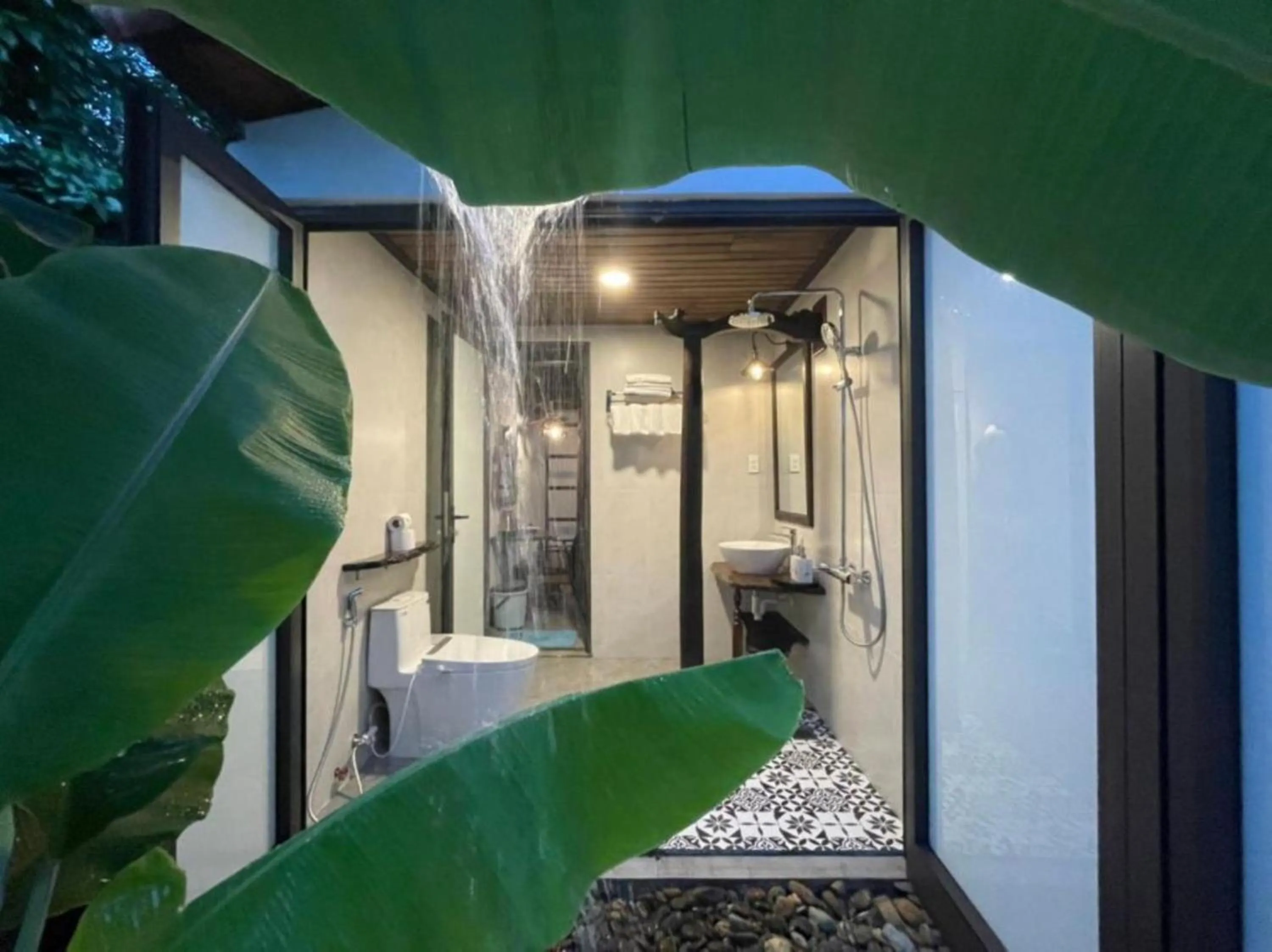 Shower in La Y Riverview