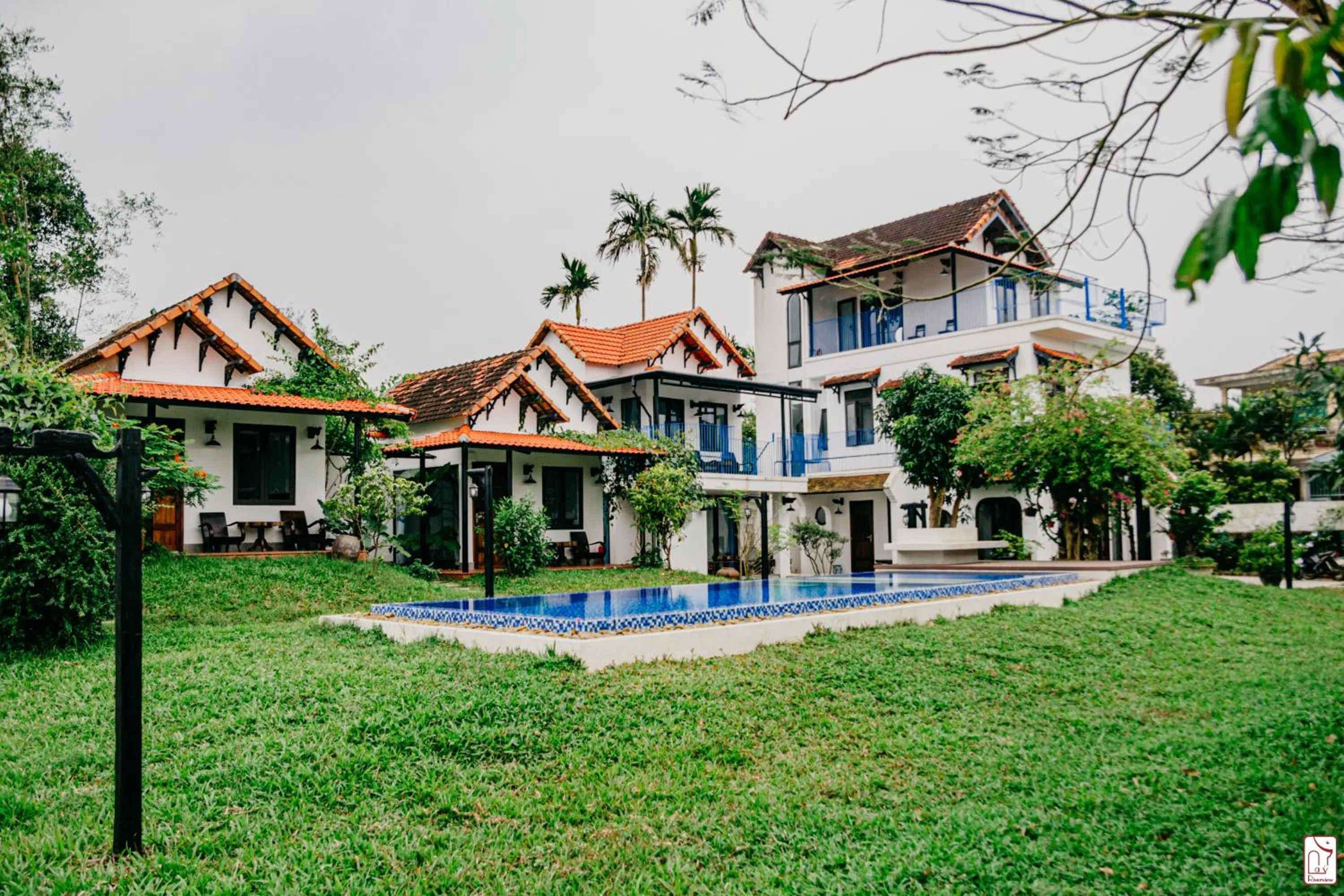 Property building in La Y Riverview