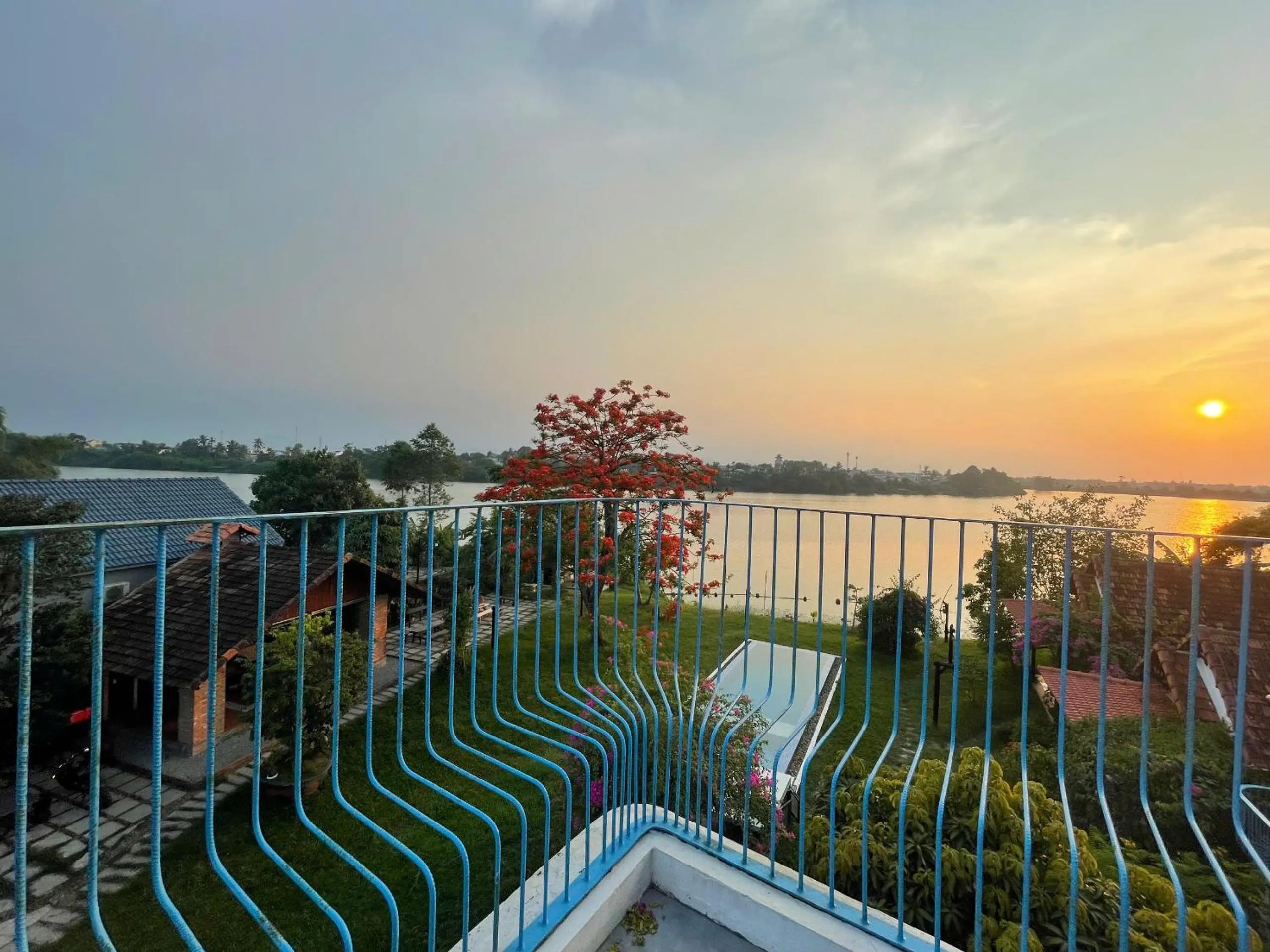 City view in La Y Riverview