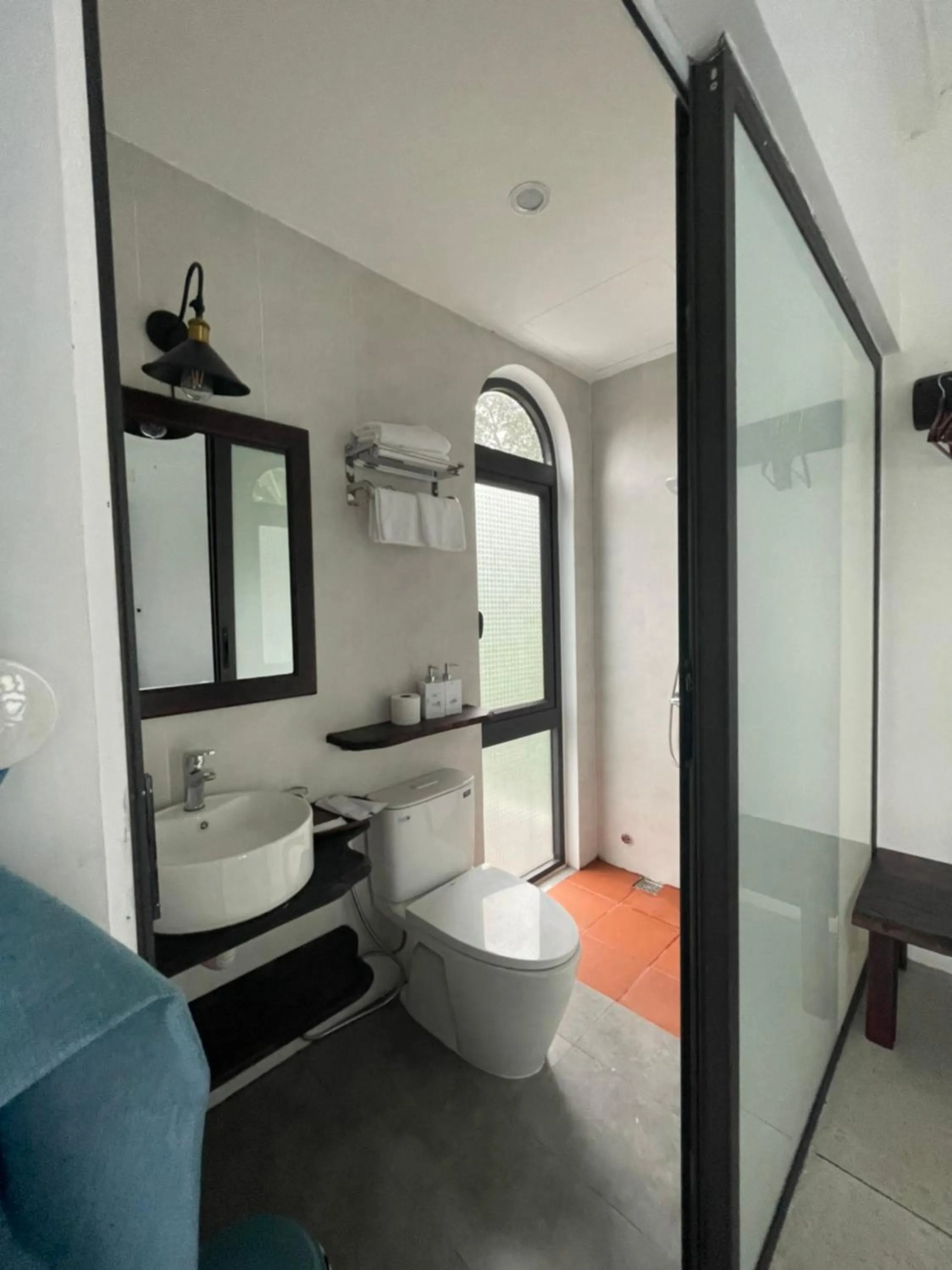 Toilet in La Y Riverview