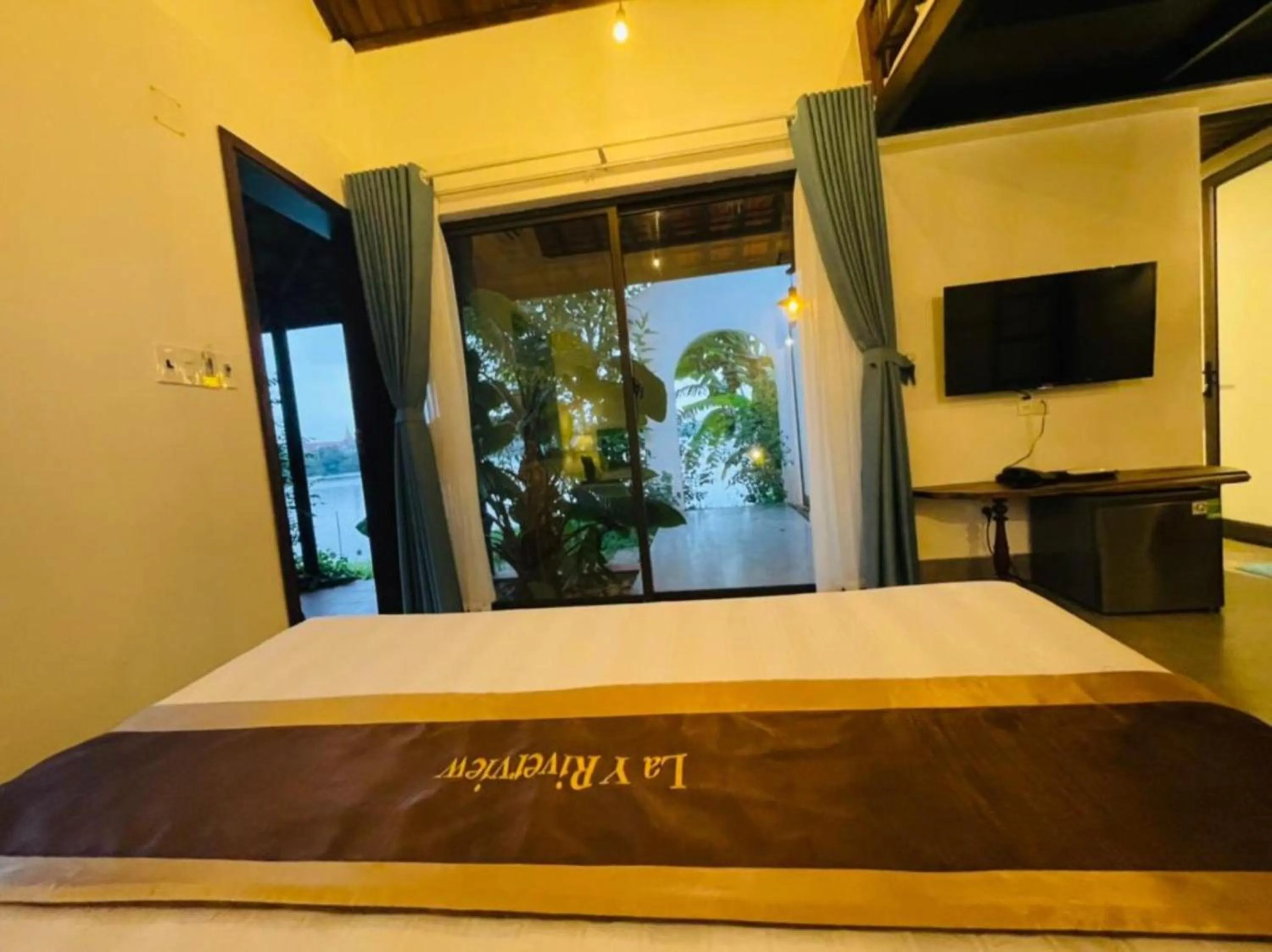 Communal lounge/ TV room, Bed in La Y Riverview