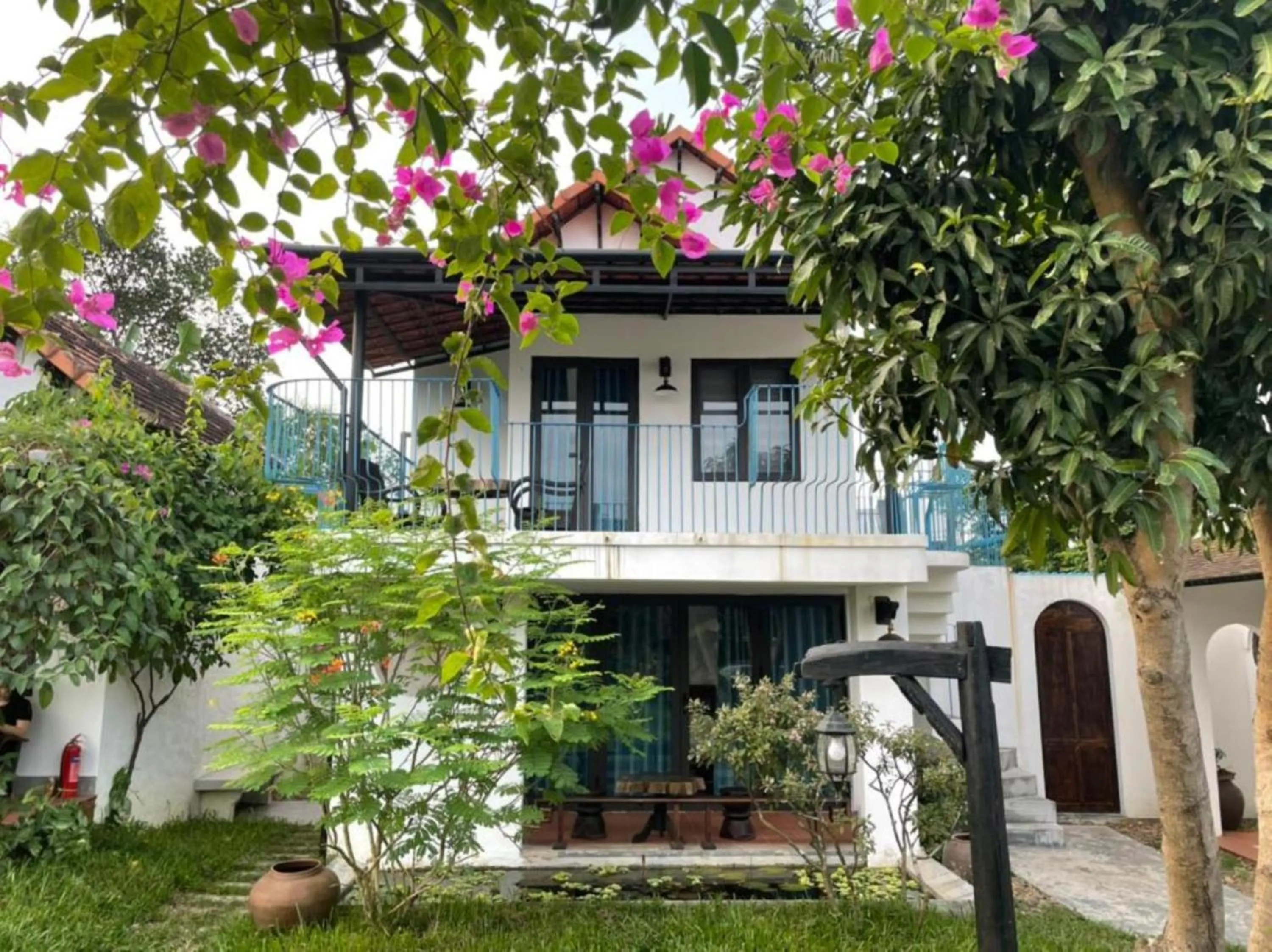 Property building in La Y Riverview