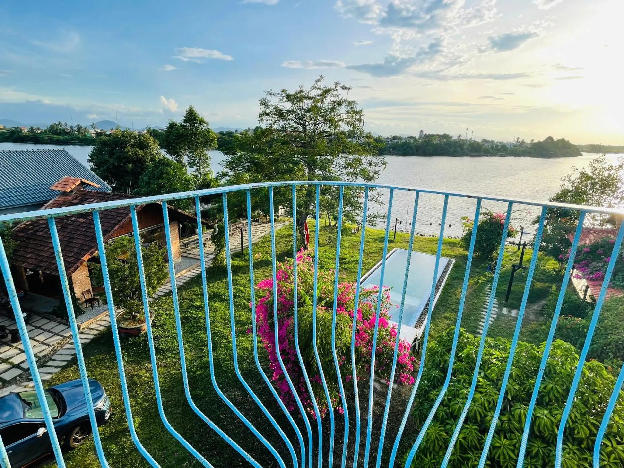 Garden view in La Y Riverview