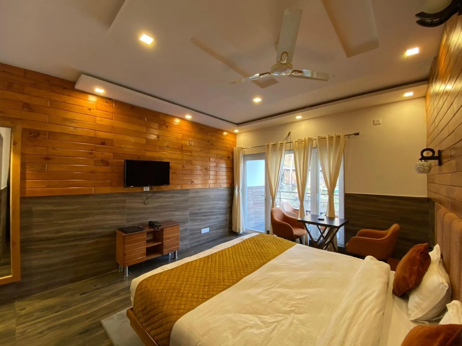 Communal lounge/ TV room, Bed in The Aesthetic Hotel & Restaurant