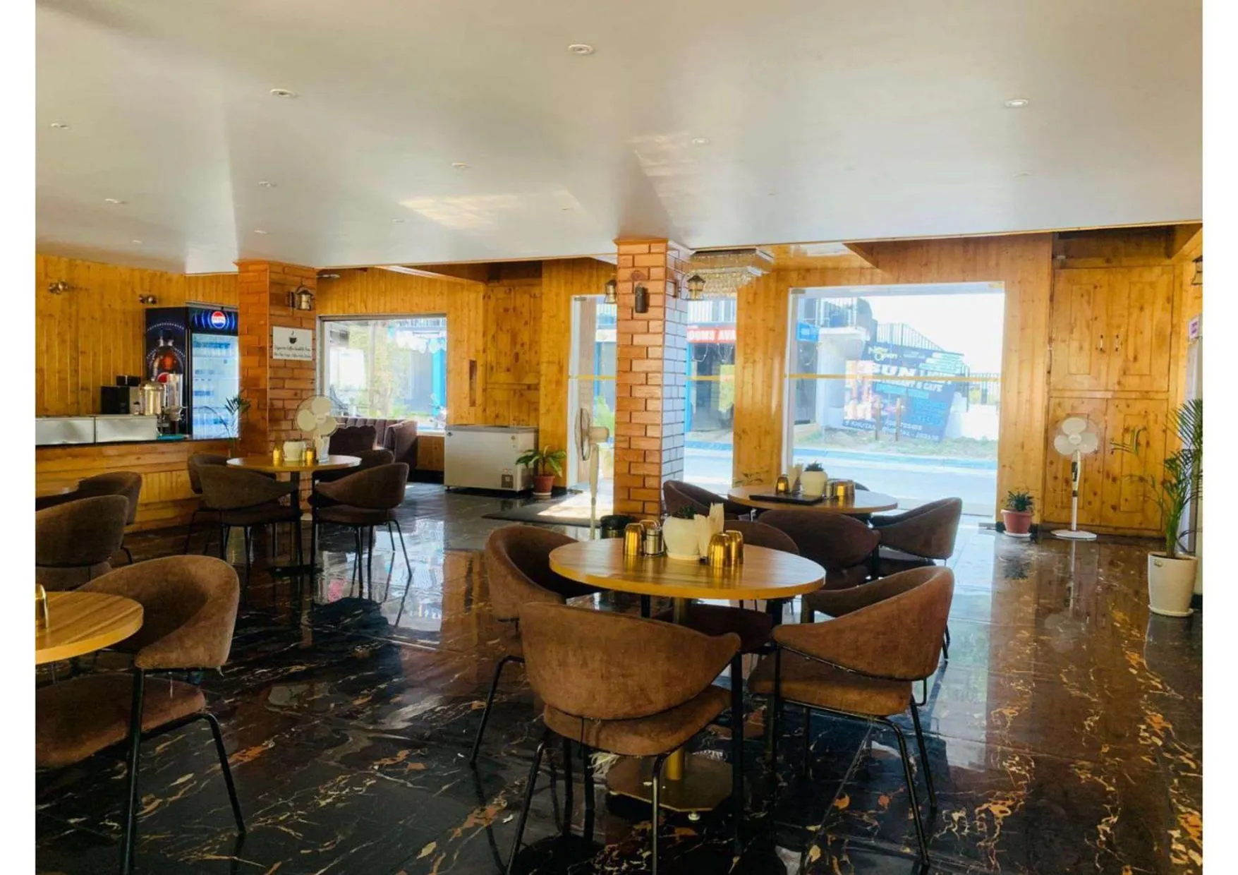 Restaurant/places to eat in The Aesthetic Hotel & Restaurant