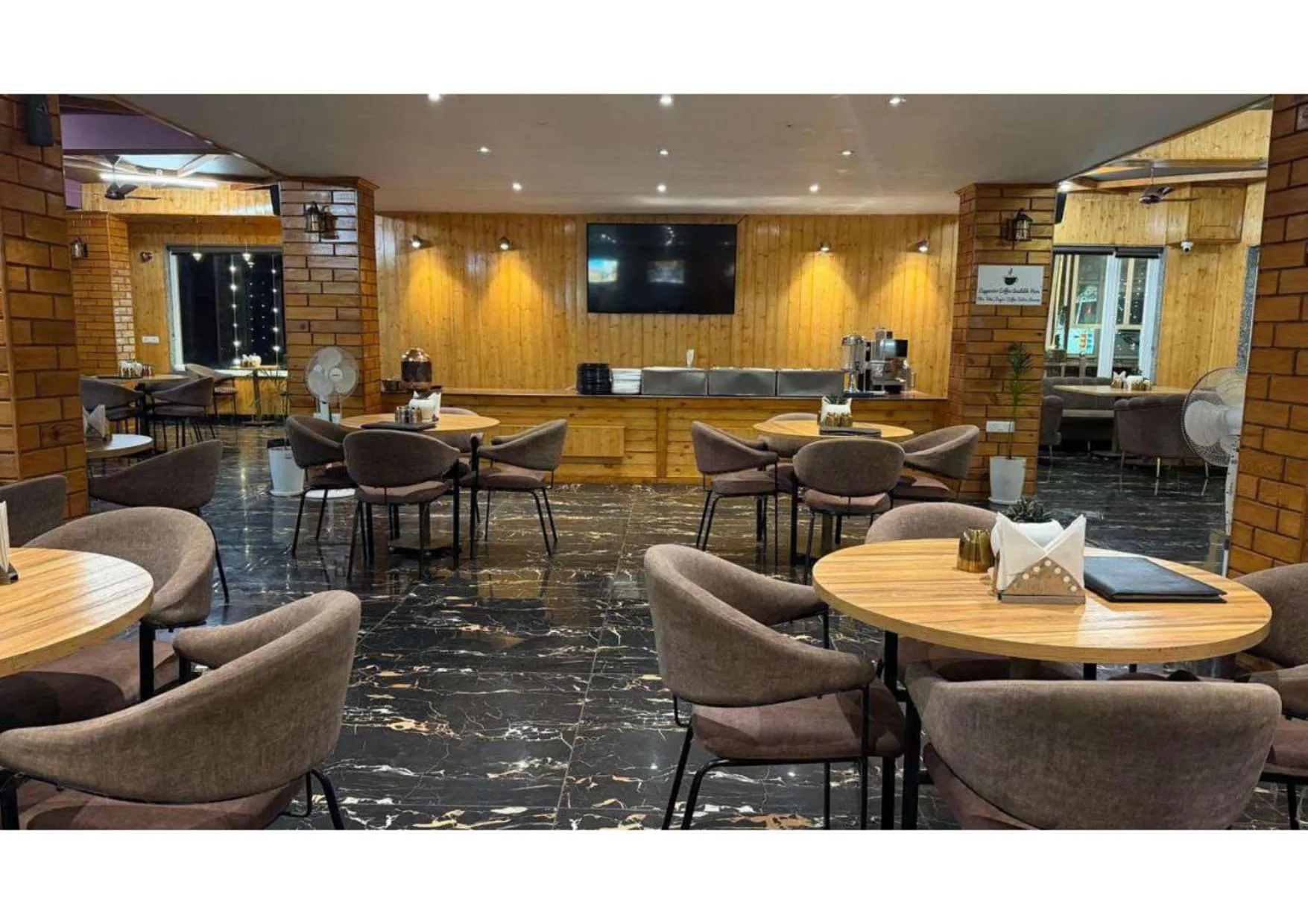 Restaurant/places to eat in The Aesthetic Hotel & Restaurant