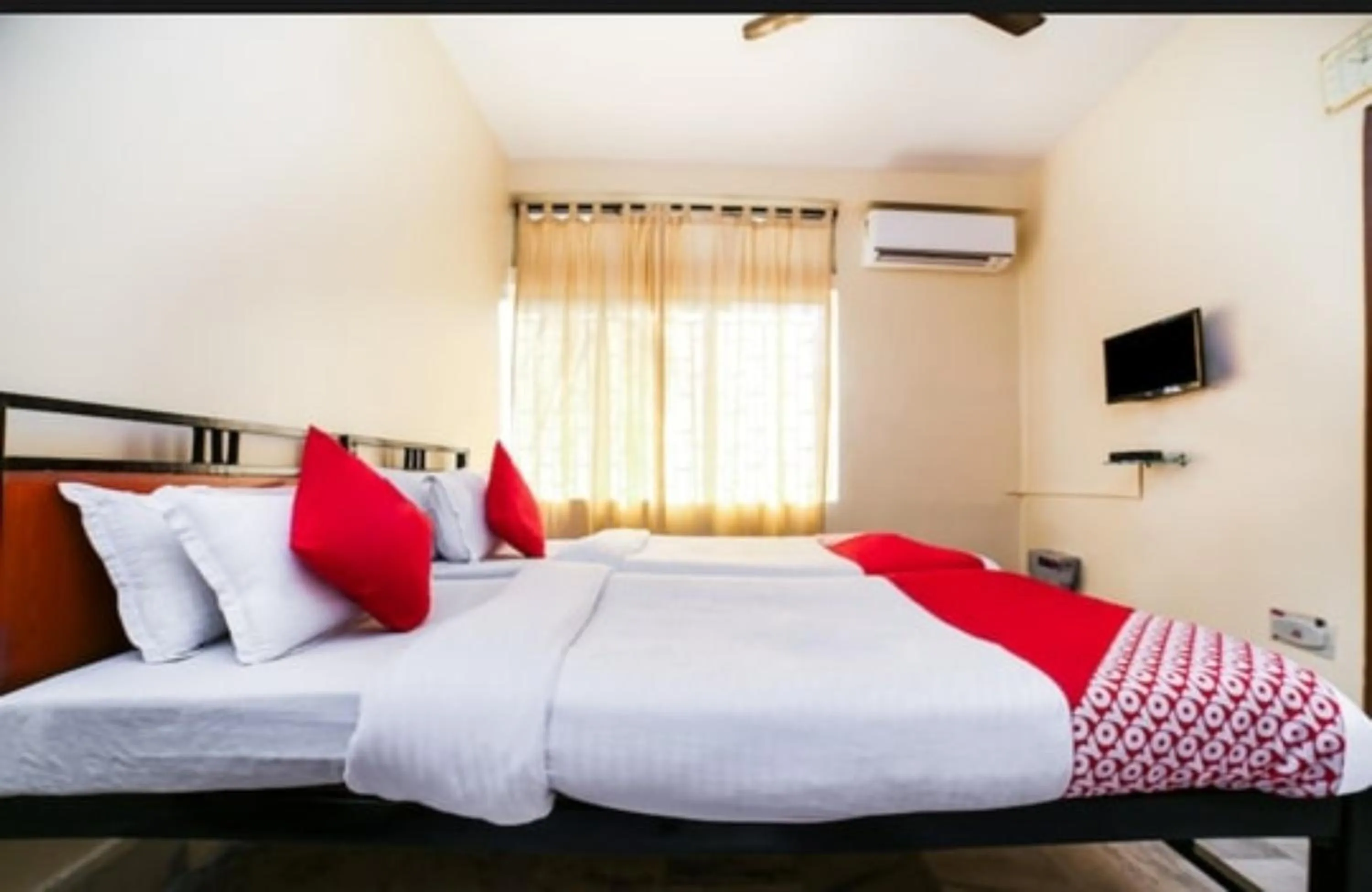 Bedroom in Uttam Guest House