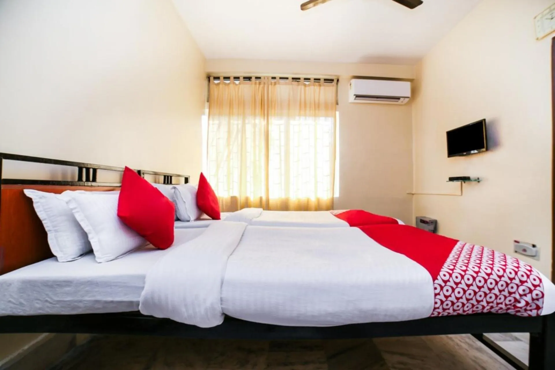 Bedroom in Uttam Guest House