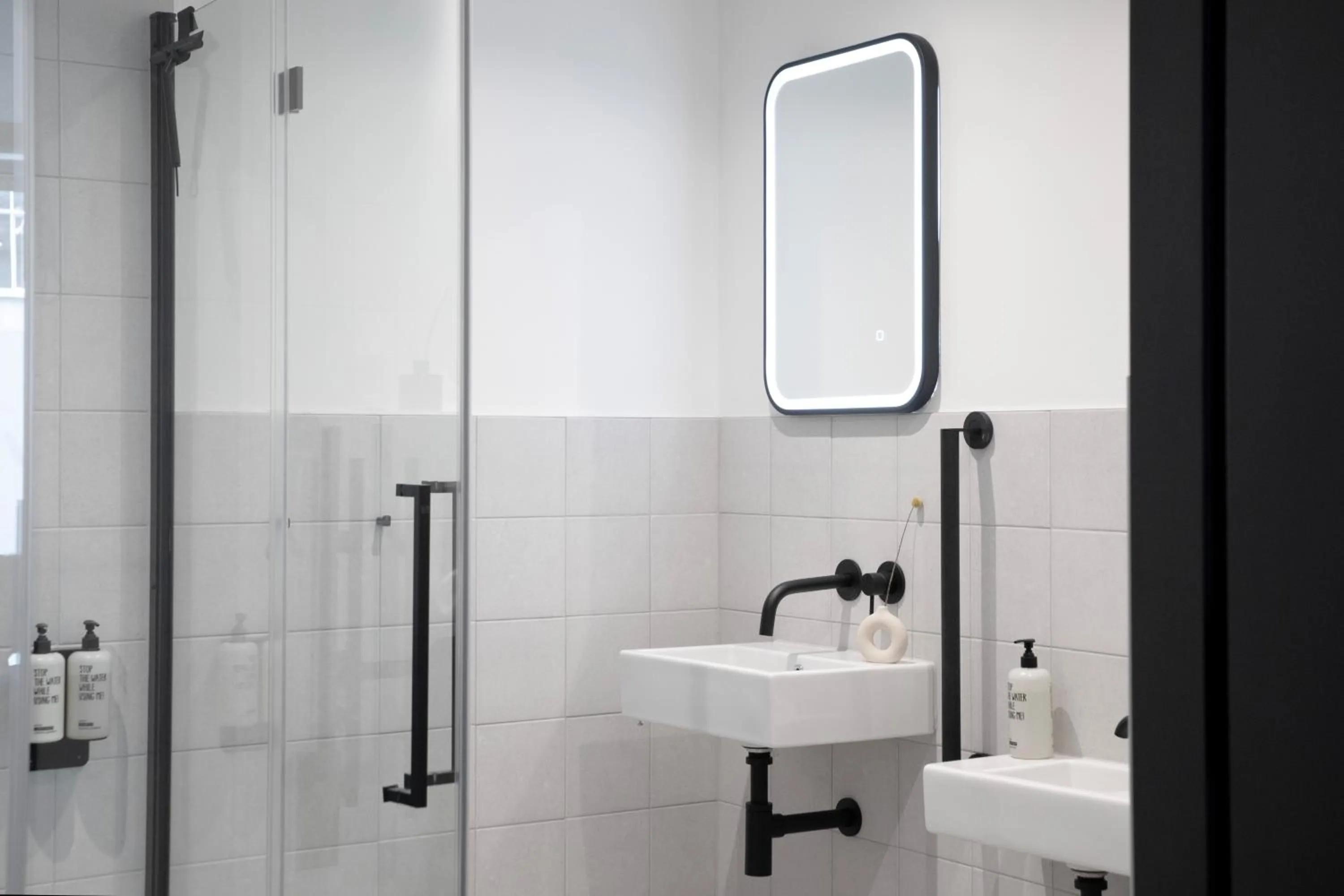 Bathroom in Bob W London Tower Hill - Studios