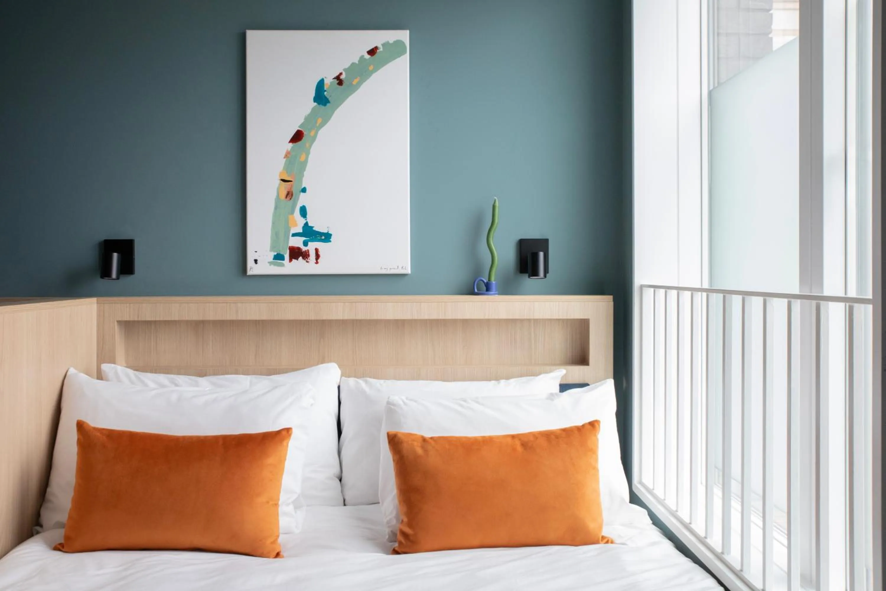 Bed in Bob W London Tower Hill - Studios