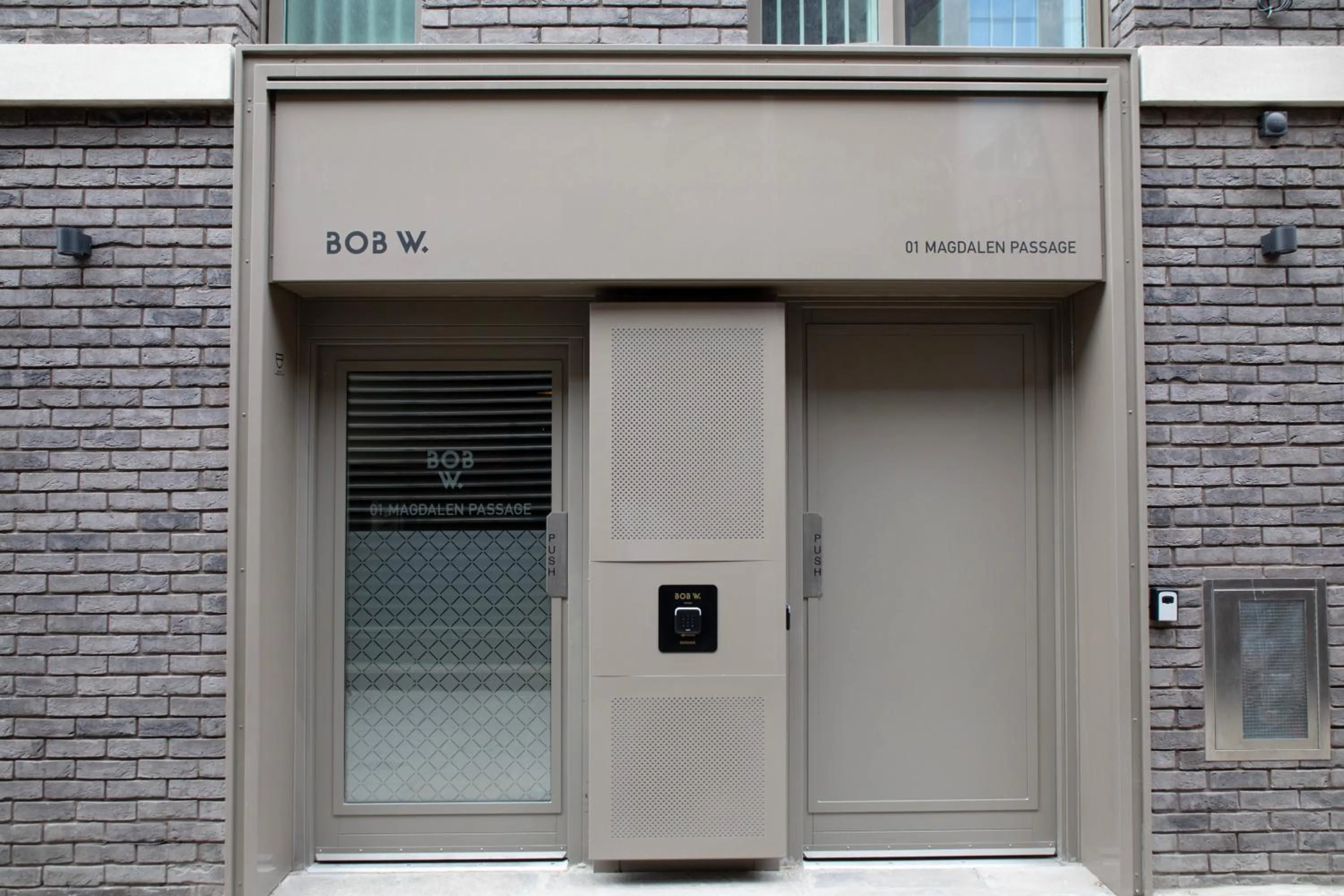 Facade/entrance in Bob W London Tower Hill - Studios